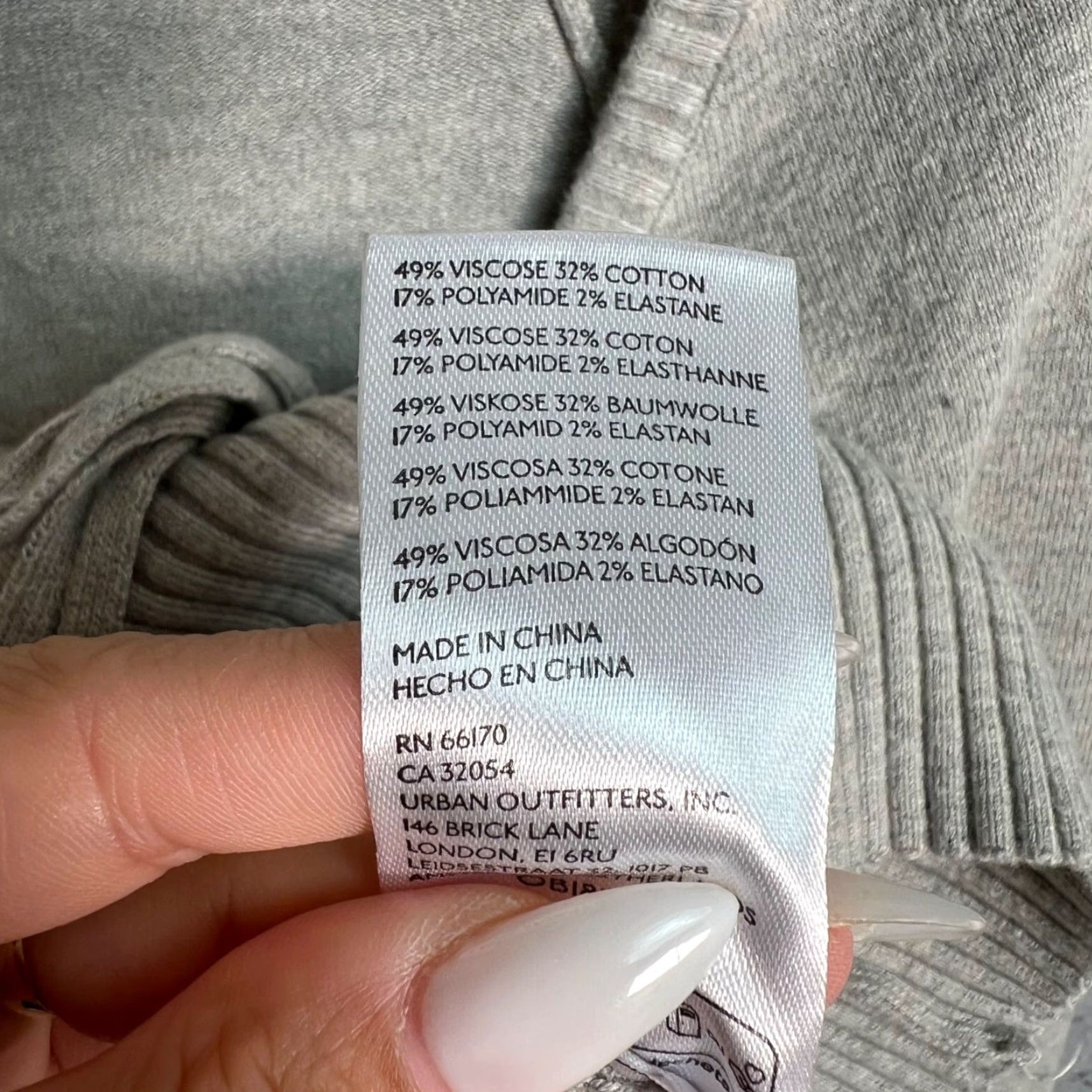 Vintage VINTAGE Kimchi Blue Gray Scoop Neck Long Sleeve Cropped Sweater Womens Small Pullover Knit Cotton/Viscose Womens Small Grey 90s/80s? Size S / US 4 / IT 40 - 4 Thumbnail