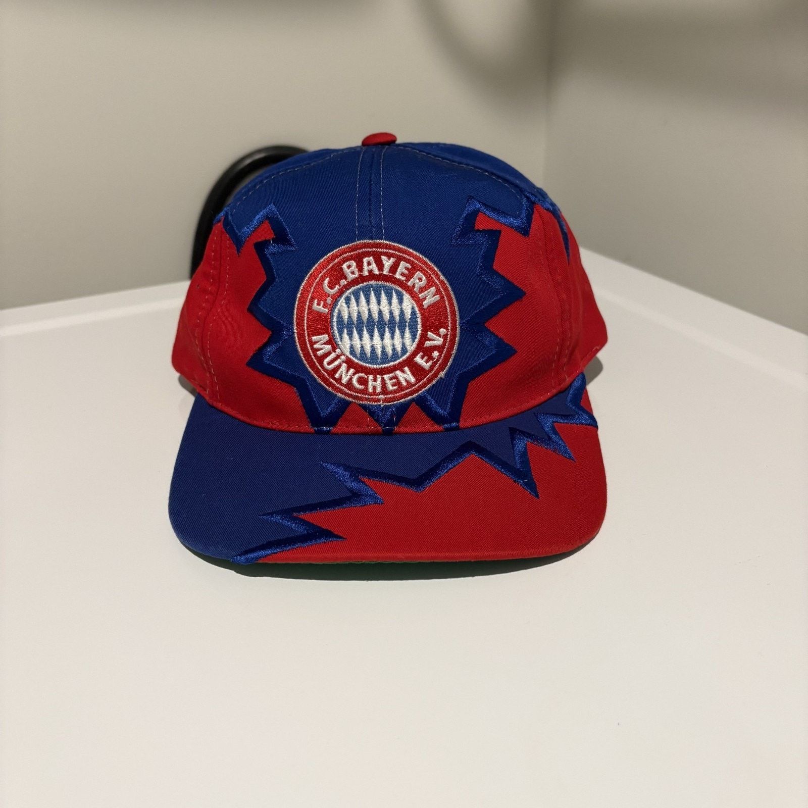 Drew Pearson × Vintage Vintage FC Bayern Munchen Jagged Edge Drew Pearson Hat Size ONE SIZE - 2 Thumbnail