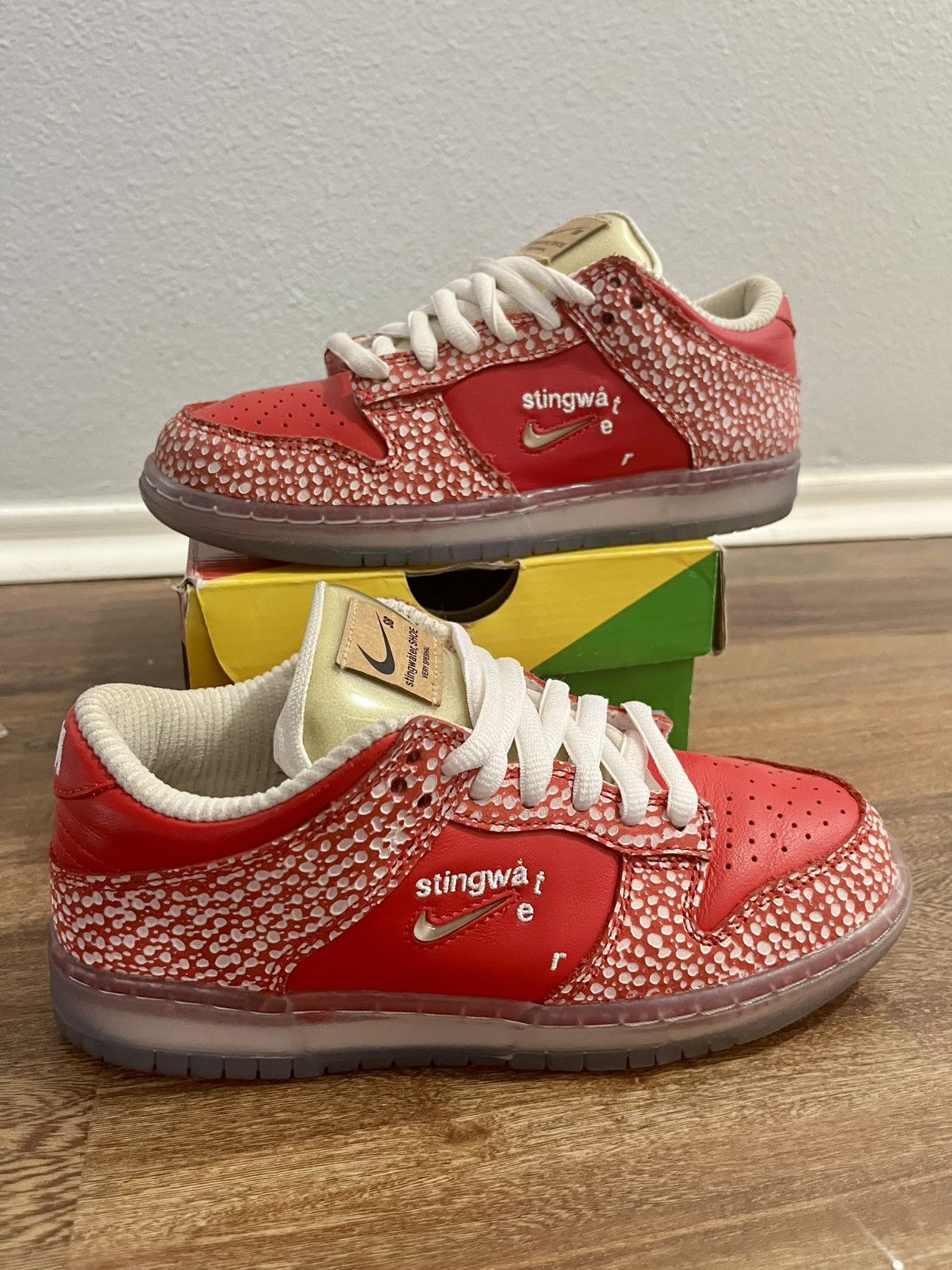 Nike Nike stingwater dunks sz 4.5 or 6 women Size US 6 / IT 36 - 2 Thumbnail
