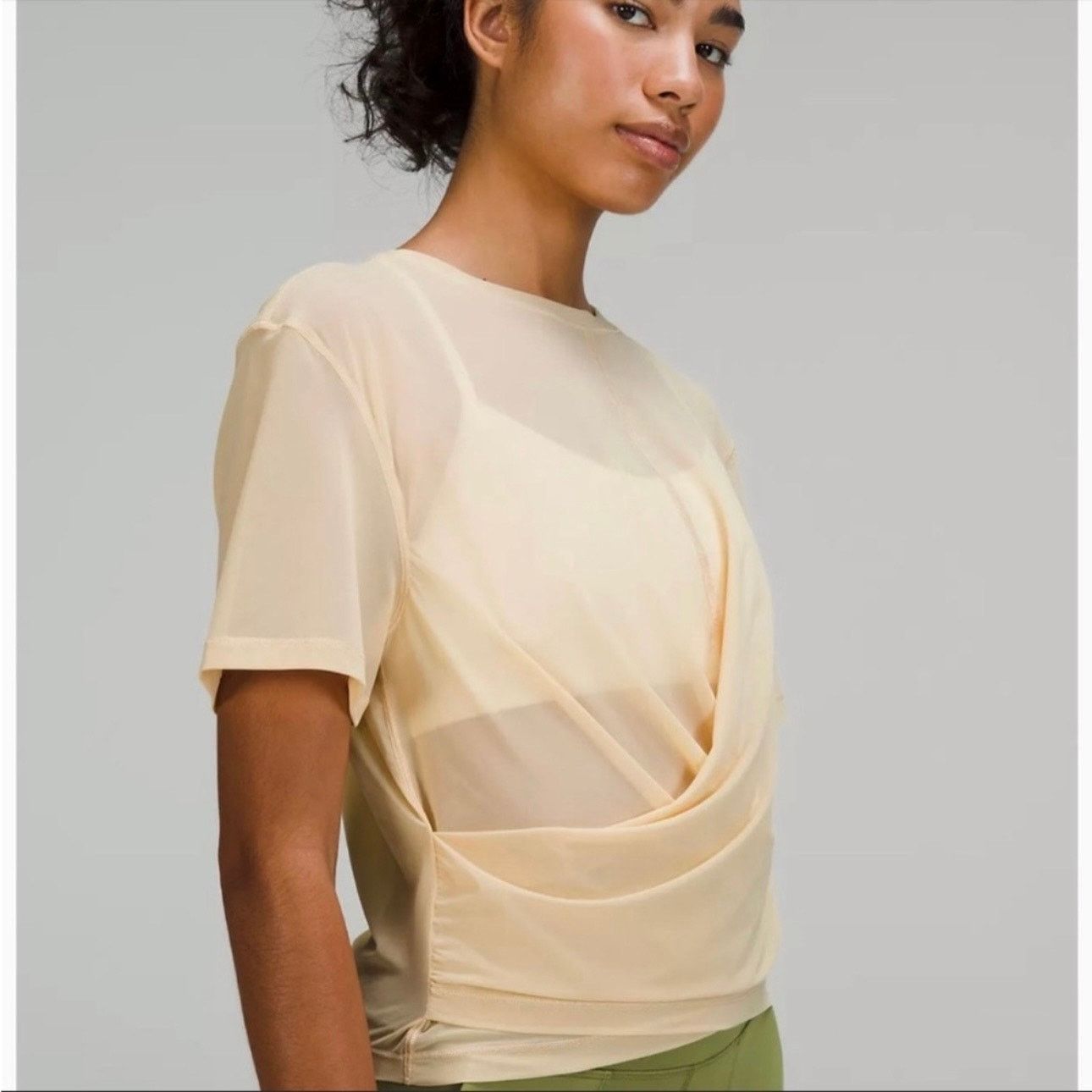 Lululemon Lululemon Lightweight Mesh Reversible Yoga T-Shirt Prosecco Size S / US 4 / IT 40 - 1 Thumbnail