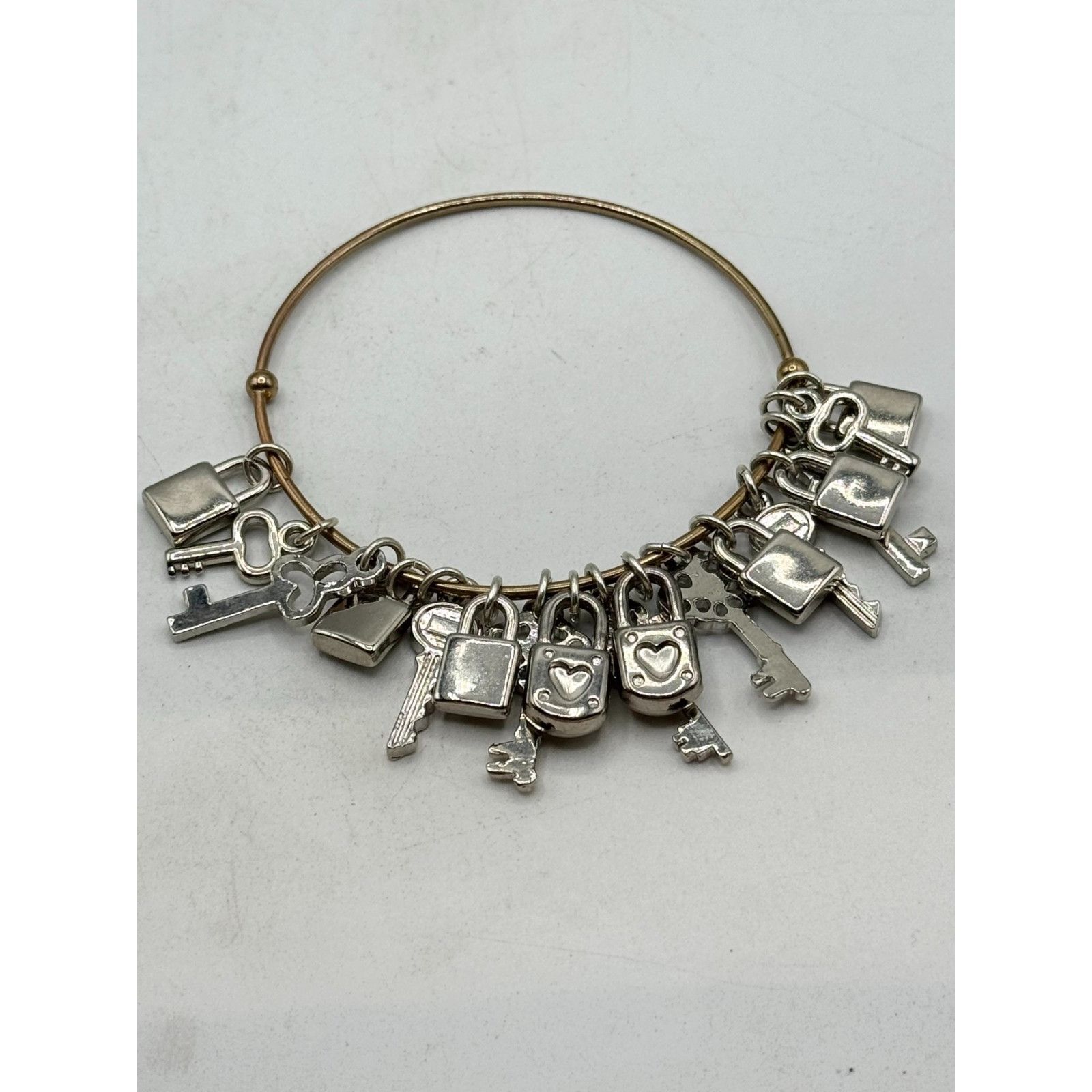 Other Vintage key charm bangle bracelet Size ONE SIZE - 4 Thumbnail