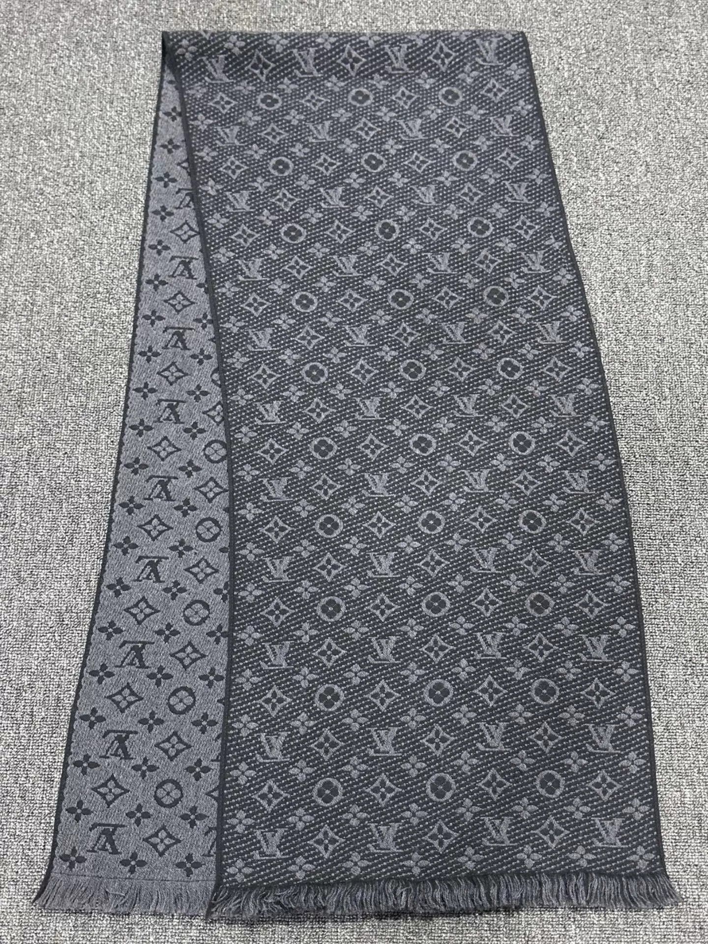 Louis Vuitton LV gray wool all over print scarf Size ONE SIZE - 3 Thumbnail