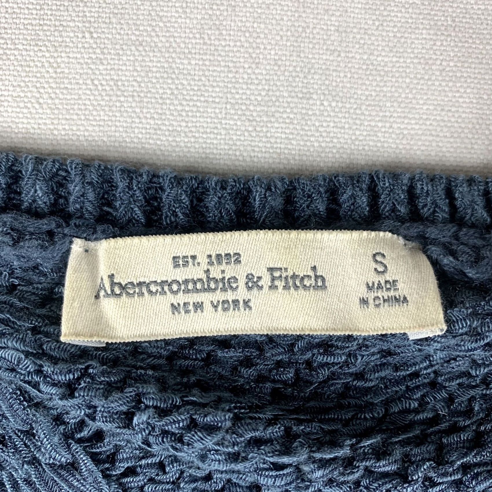 Abercrombie & Fitch ABERCROMBIE FITCH WOMENS SMALL BLUE SWEATER PULLOVER LONG SLEEVE KNIT BACK SLIT Size S / US 4 / IT 40 - 3 Thumbnail