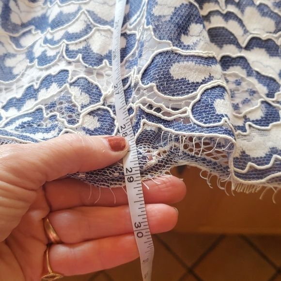 Designer BCBGMAXAZRIA Blue Floral Lace Lined Midi Sz. 10 Skirt Size 32" / US 10 / IT 46 - 5 Thumbnail