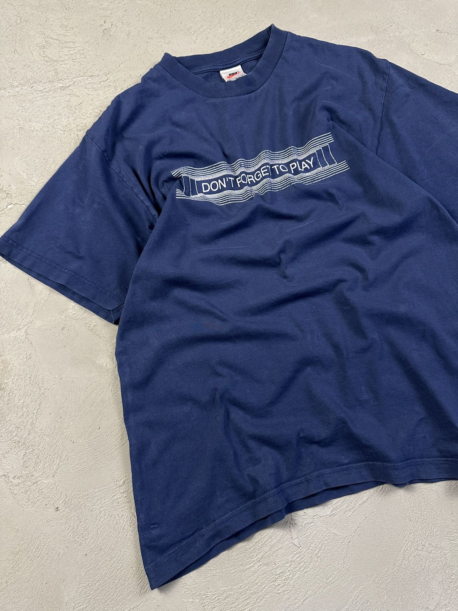 Nike 90s Vintage Nike Berlin T-shirt Size US L / EU 52-54 / 3 - 2 Thumbnail