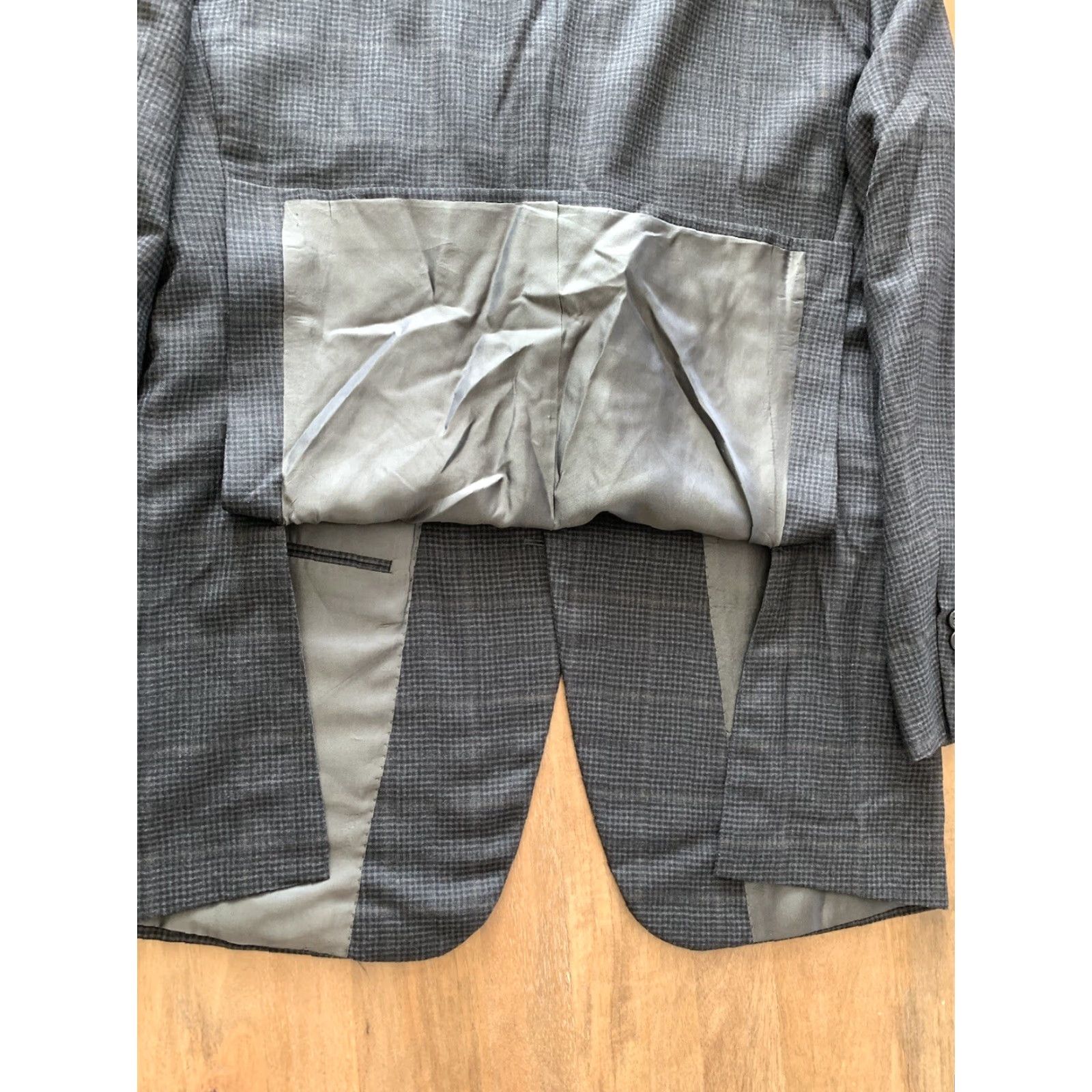 Vintage Hickey Freeman Blazer Jacket Gray Plaid Wool 42L Single-Breasted Notch Lapel 2-Button Double-Vented Regular Men’s Size 42R - 5 Thumbnail