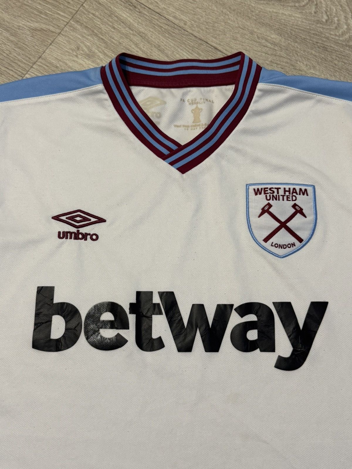 Umbro 🔷Umbro West Ham United 2019/20 Soccer jersey🔷 Size US M / EU 48-50 / 2 - 3 Thumbnail