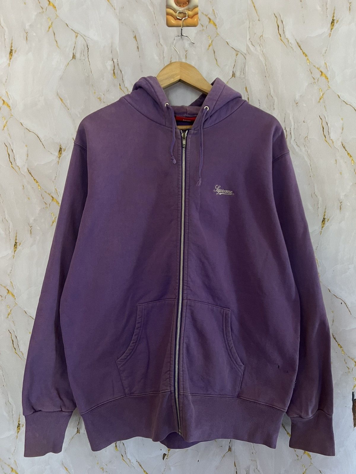 Supreme 🔥 Supreme Hoodie – Iconic Small Logo, Streetwear Essential! Size US L / EU 52-54 / 3 - 1 Thumbnail