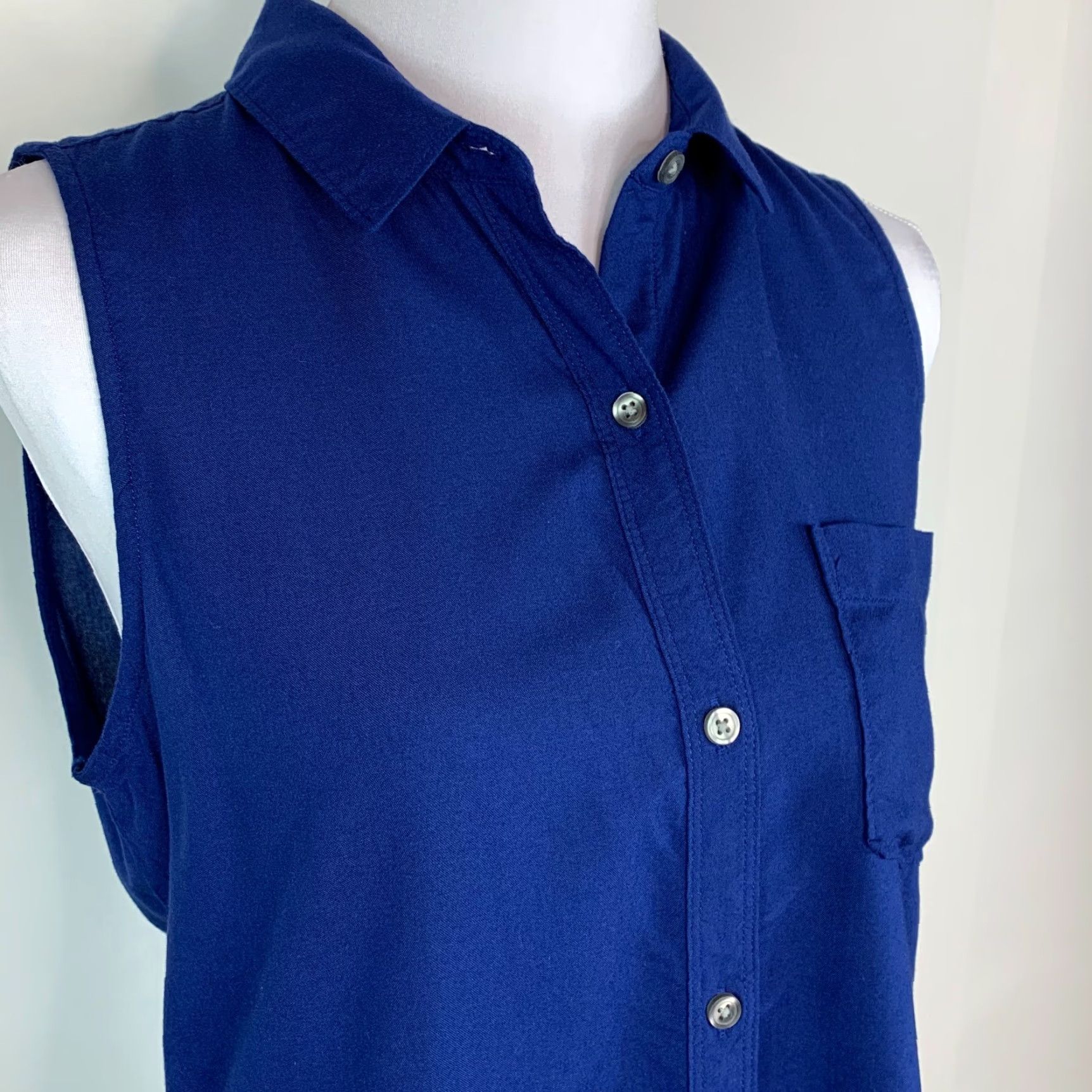 Vintage SO So Perfect Shirt Womens M Button-Up Sleeveless Dark Blue Relaxed 100% Rayon Size M / US 6-8 / IT 42-44 - 7 Thumbnail