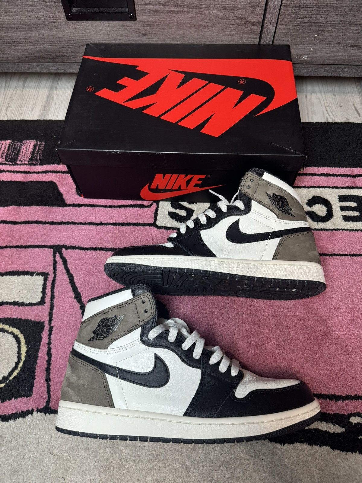 Jordan Brand × Nike Jordan 1 Mocha Size US 8.5 / EU 41-42 - 2 Thumbnail