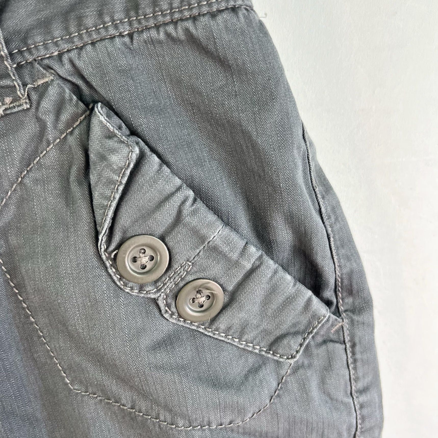 Vintage Aéropostale Shorts Women Size 12 Gray Cuffed Chino 3" Inseam Casual Summer Size 34" / US 12 / IT 48 - 2 Thumbnail