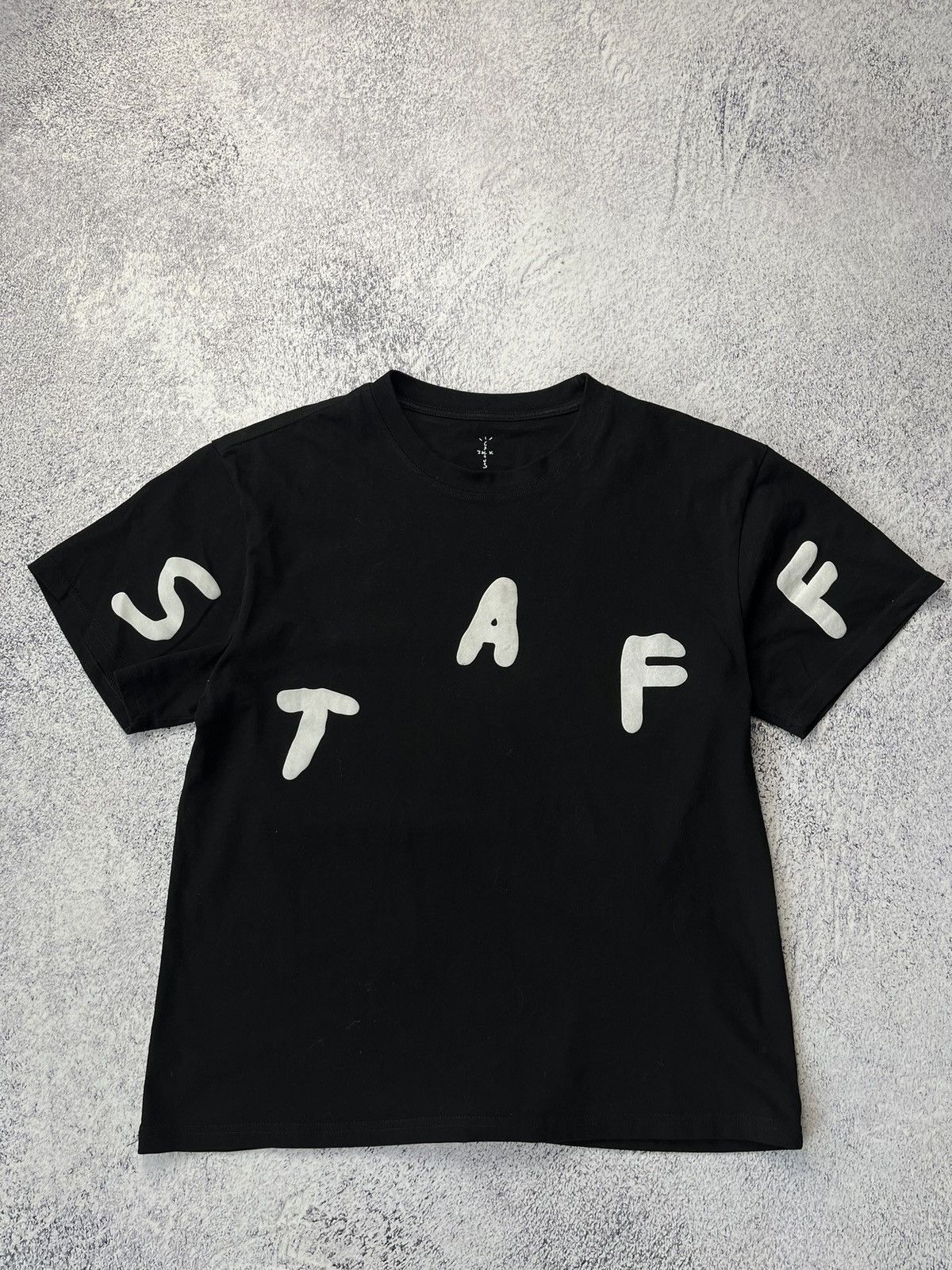 Vintage Travis Scott Astroworld Staff 2019 T-shirt Size S Size US S / EU 44-46 / 1 - 3 Thumbnail