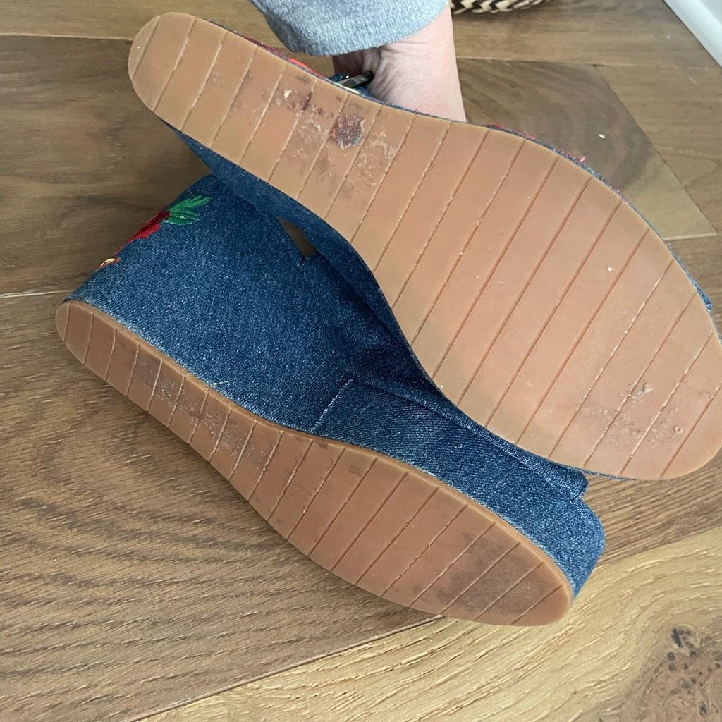 Kenneth Cole Kenneth Cole Olani Wedge Heel Sandals Denim Embroidered Floral Women's 8.5 Size US 8.5 / IT 38.5 - 8 Thumbnail