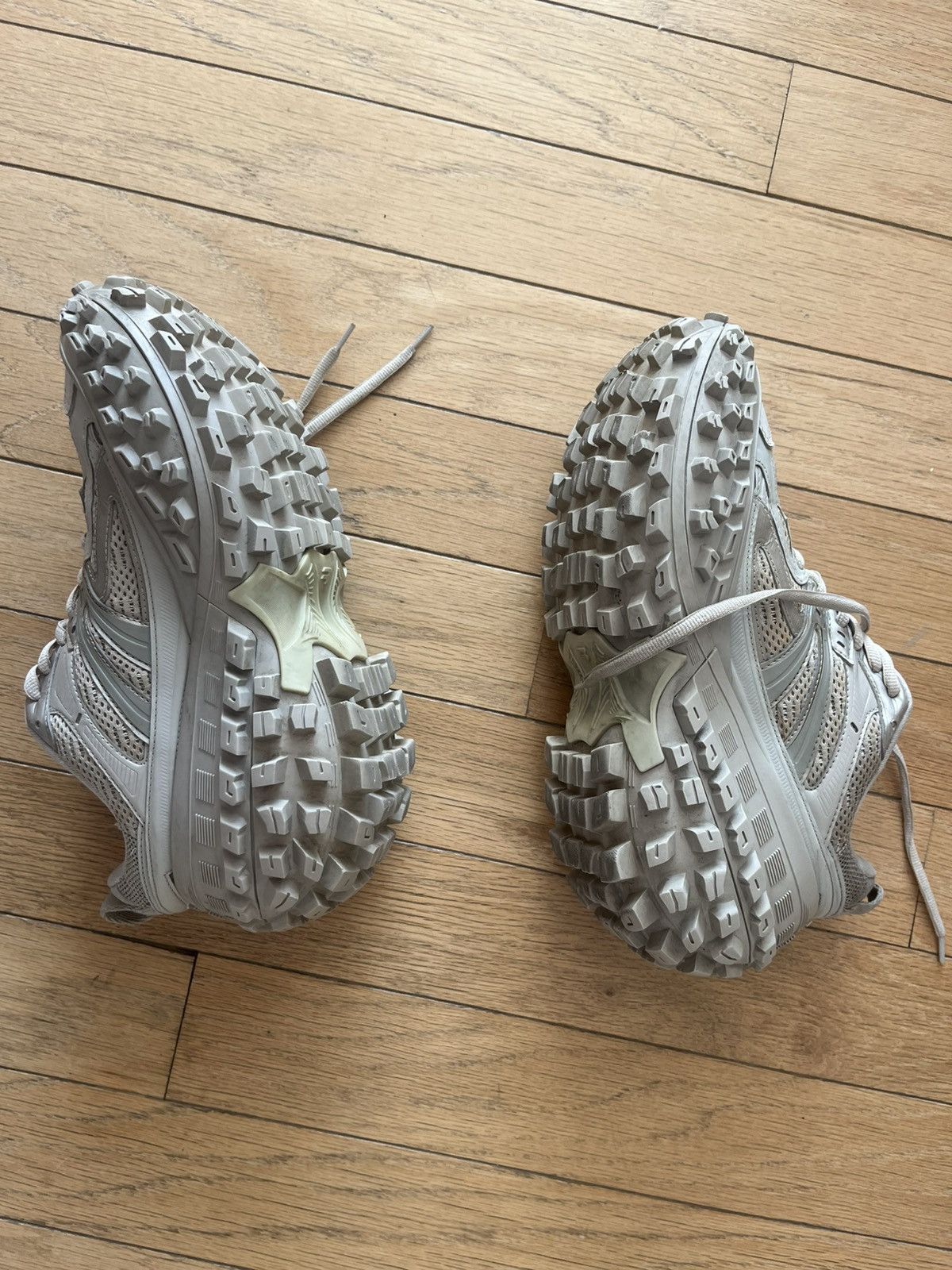 Balenciaga Balenciaga Bouncer Sneaker (Beige) Size US 7 / EU 40 - 6 Thumbnail
