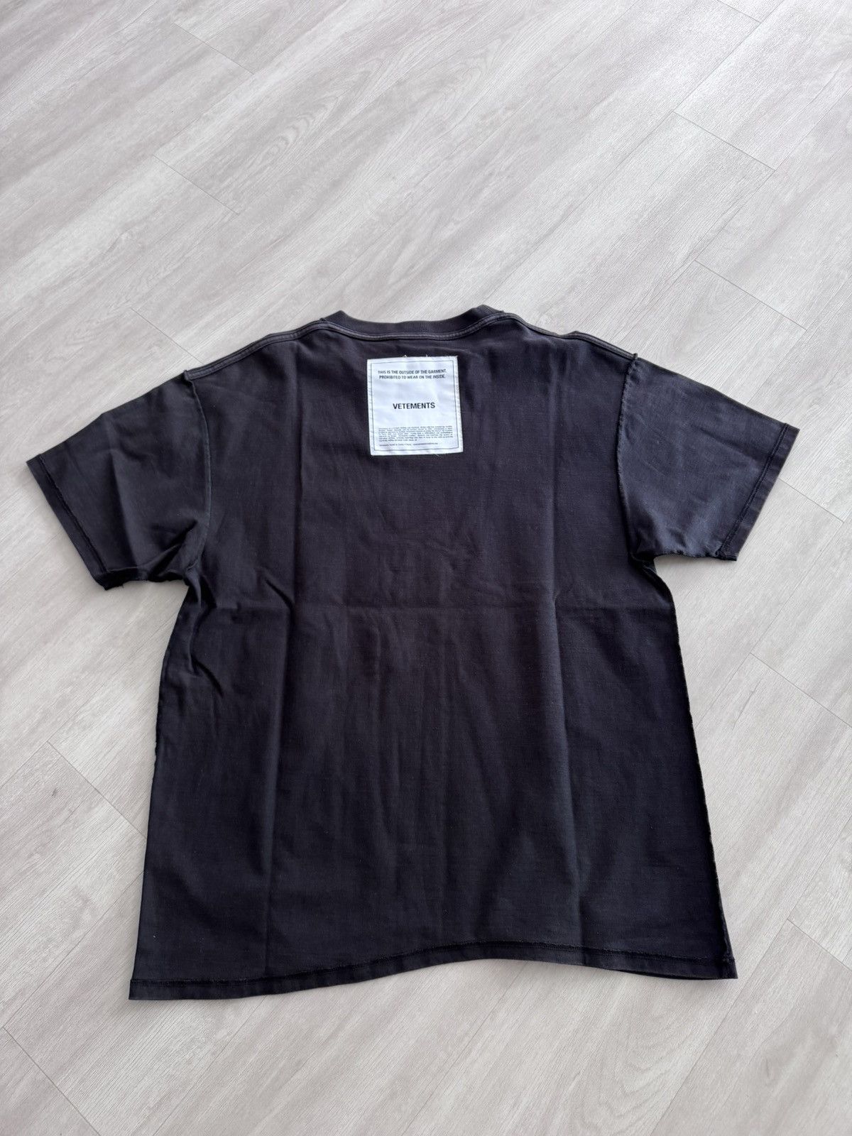 Vetements GARMENT TAG TEE Size US S / EU 44-46 / 1 - 2 Thumbnail
