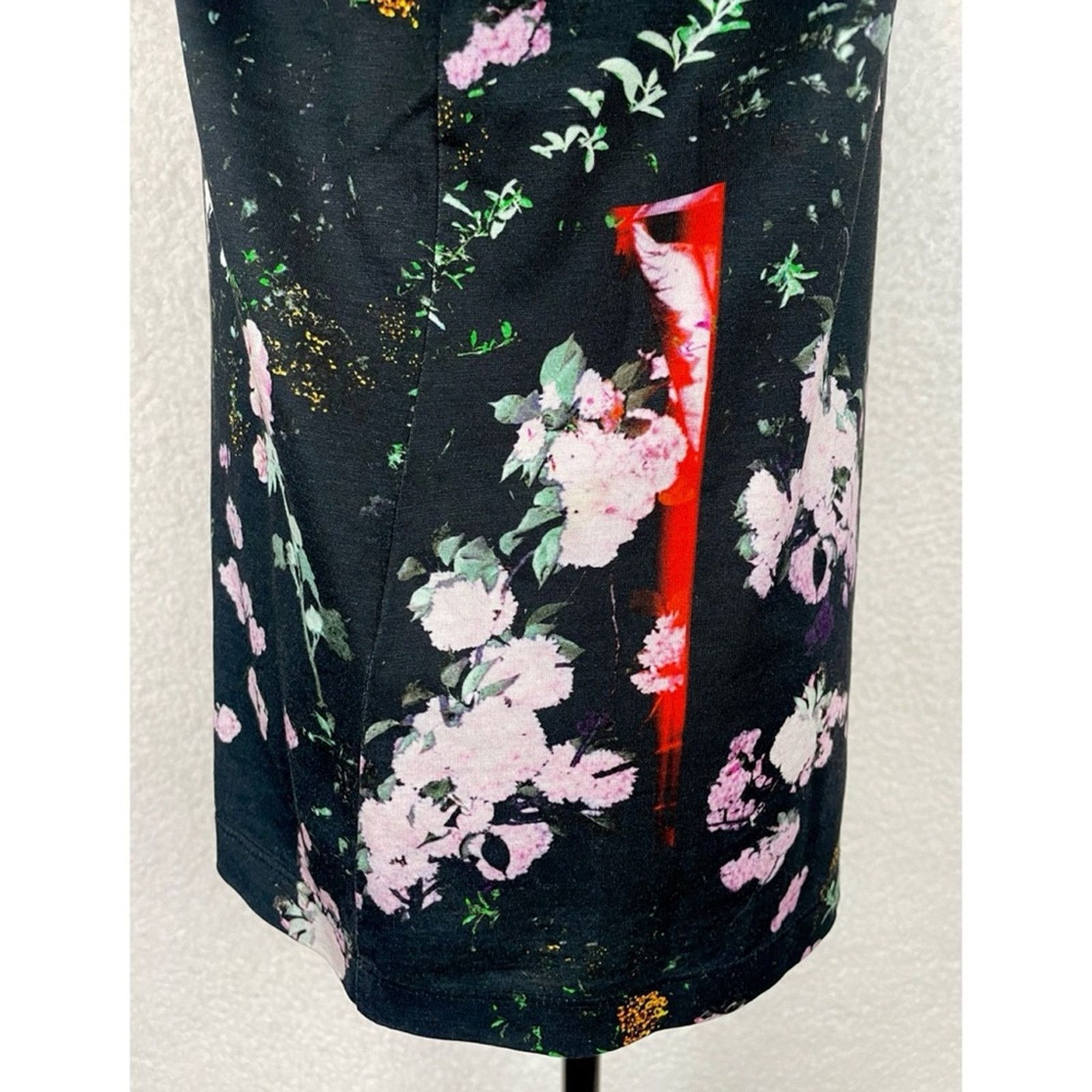 3.1 Phillip Lim 3.1 PHILLIP LIM • Black Floral Crewneck Short Sleeve Tee Size M / US 6-8 / IT 42-44 - 6 Thumbnail