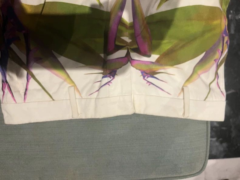 Givenchy Givenchy Design paradise bird shorts, size 38 Size US 38 / EU 54 - 9 Thumbnail