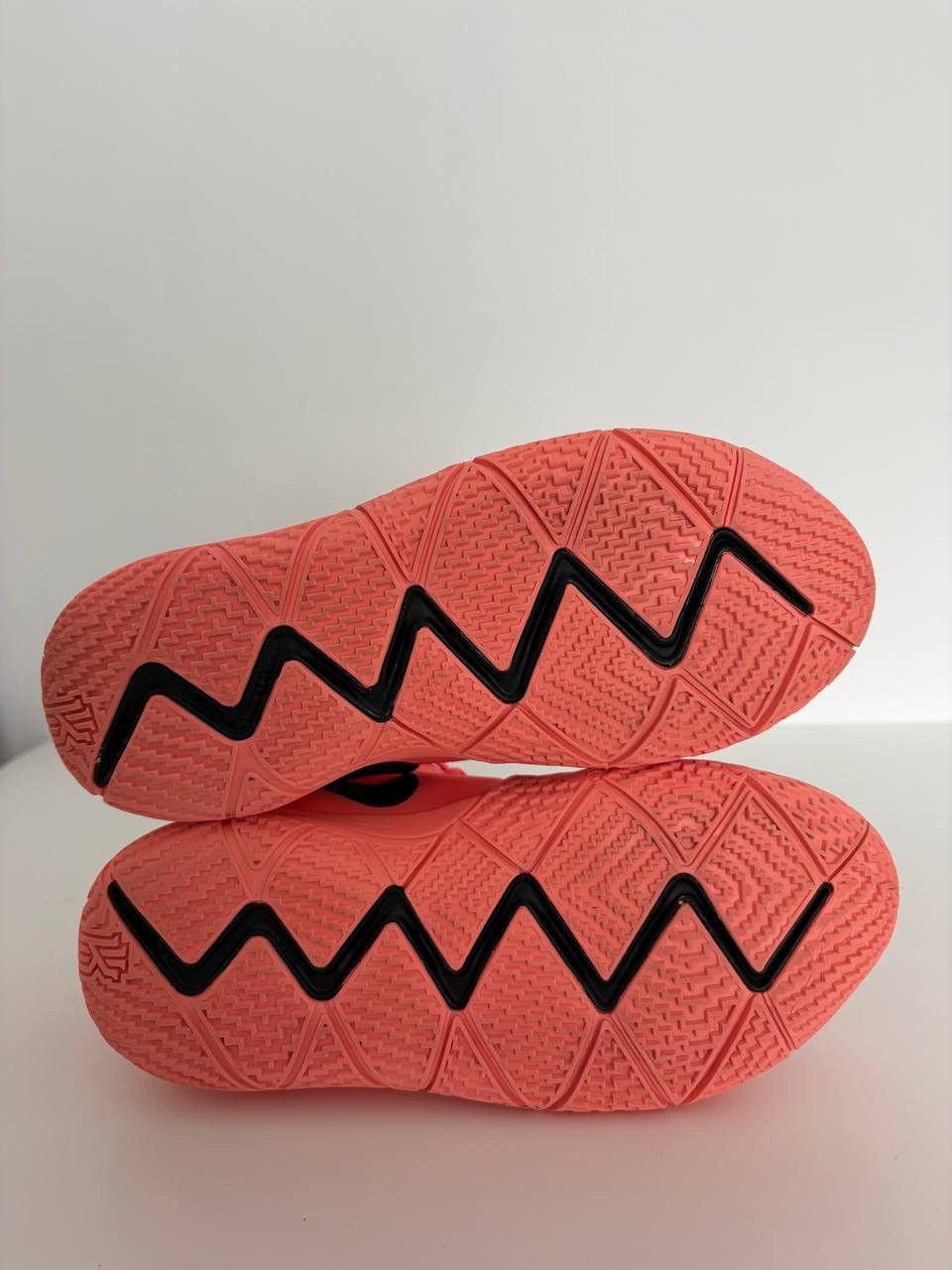 Nike Nike Kyrie 4 Atomic Pink GS Size US 5.5 / EU 38 - 5 Thumbnail