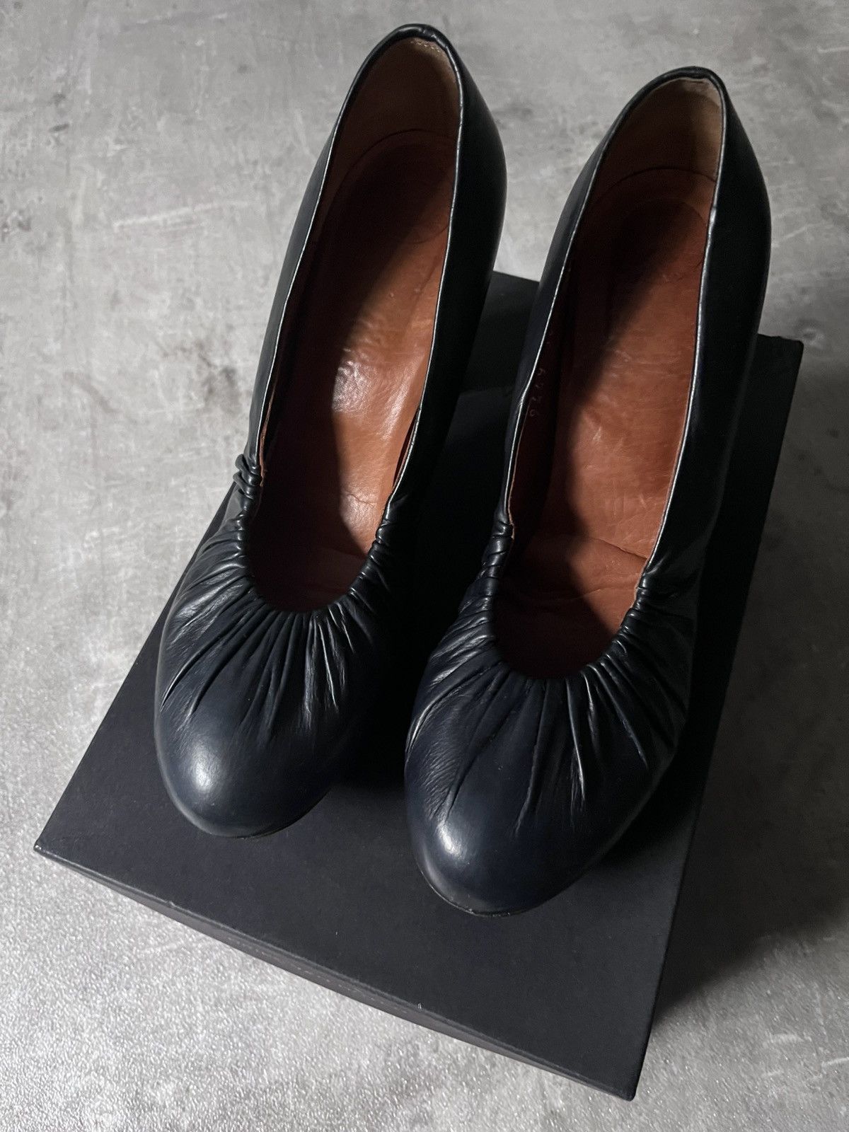 Dries Van Noten Dries Van Noten leather Gathered heels dark navy Size US 8.5 / IT 38.5 - 3 Thumbnail