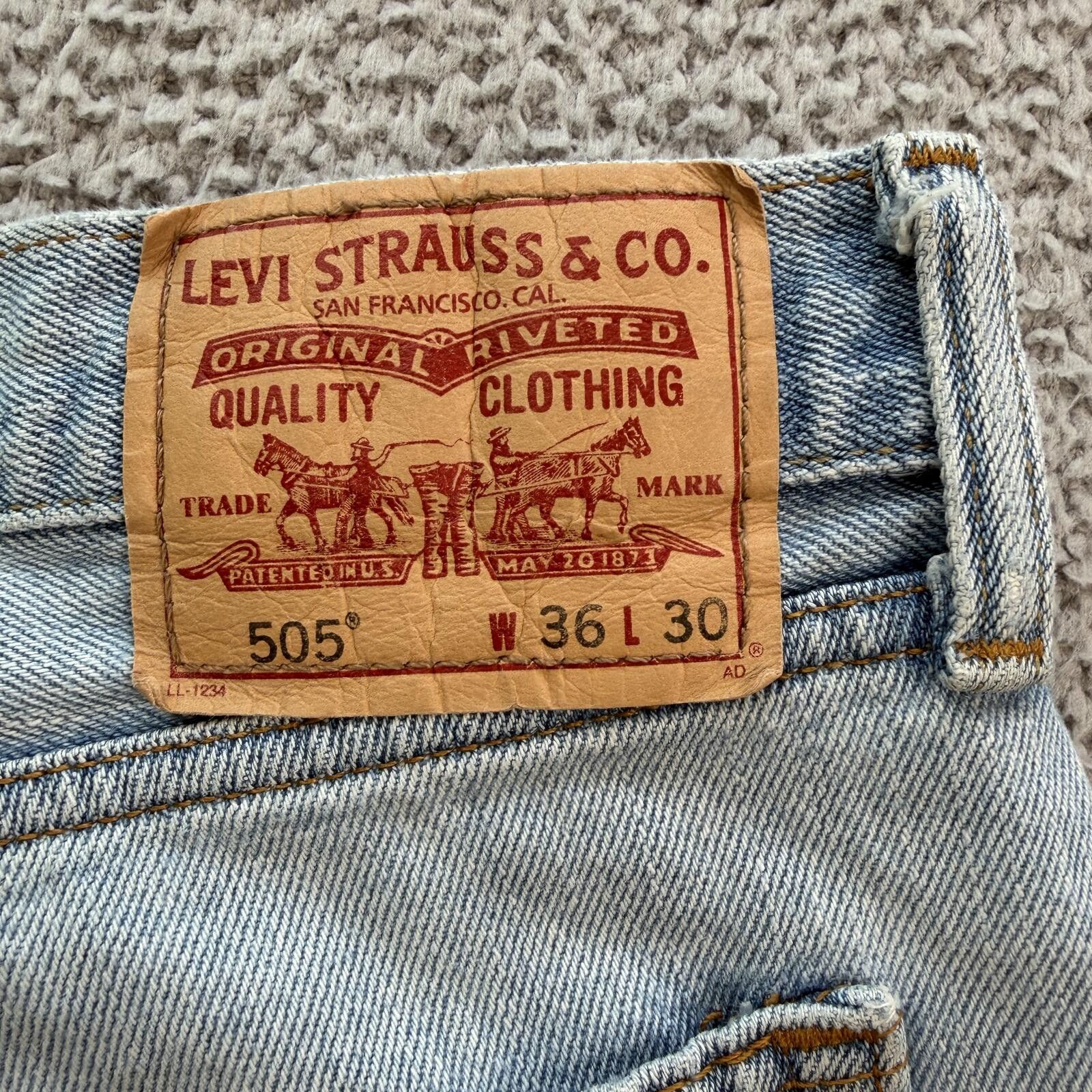 Levi's Levi’s 505 Straight Fit Light Wash Denim Jeans Men’s 36x30 Size US 36 / EU 52 - 5 Thumbnail