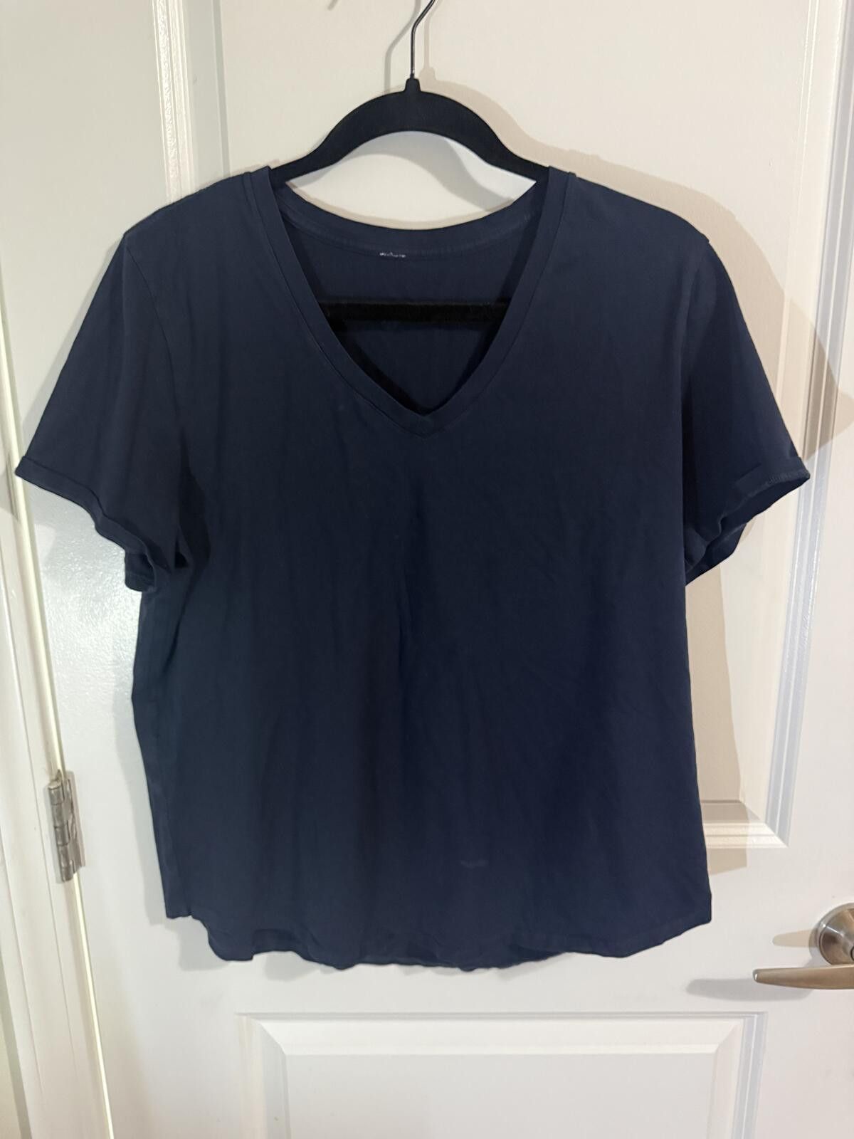 Lululemon Lululemon Women's Vneck t shirt *flaw pictured Size M / US 6-8 / IT 42-44 - 1 Thumbnail