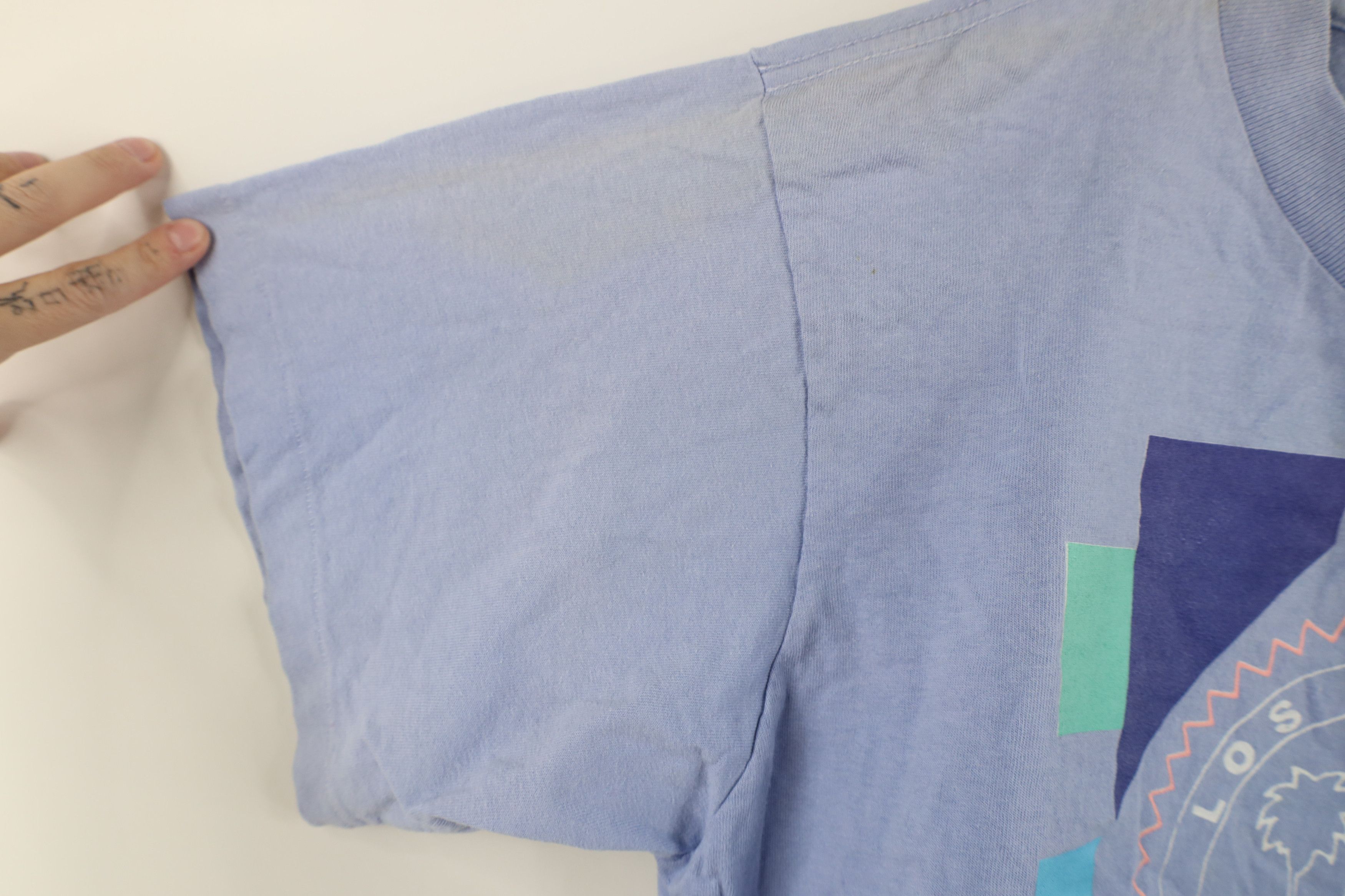 La Gear Vintage 90s LA Gear Spell Out Cropped T-Shirt Purple USA Size ONE SIZE - 9 Thumbnail
