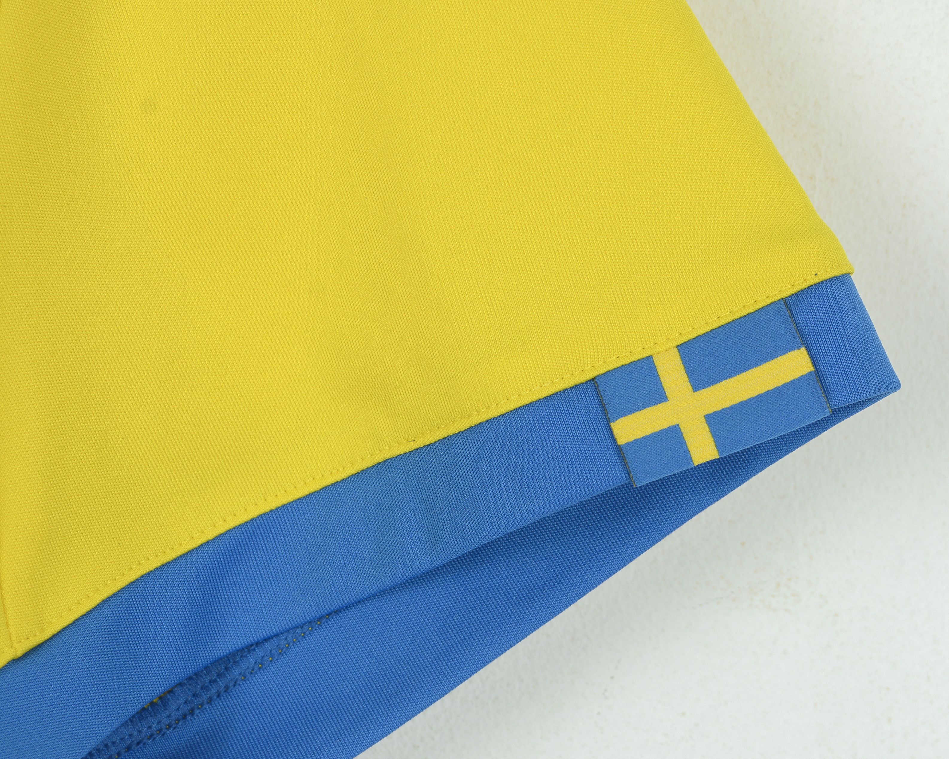Adidas Sweden Men L Football Soccer Home Jersey Shirt Kit 2014 2015 Size US L / EU 52-54 / 3 - 5 Thumbnail