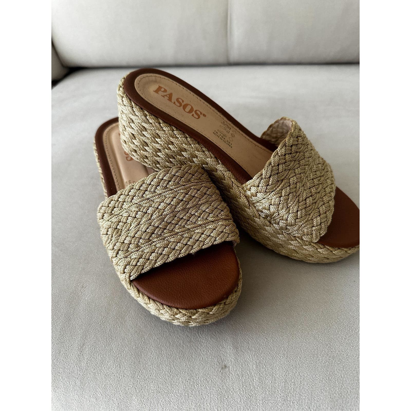 Bloomingdale's Elegant Beige Sandals - Perfect for Any Occasion! Size US 7 / EU 40 - 1 Preview
