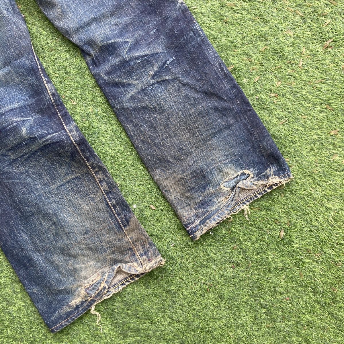 Denime VINTAGE DENIME SELVEDGE BUCKLE BACK DISTRESSED JEANS Size US 29 - 9 Thumbnail