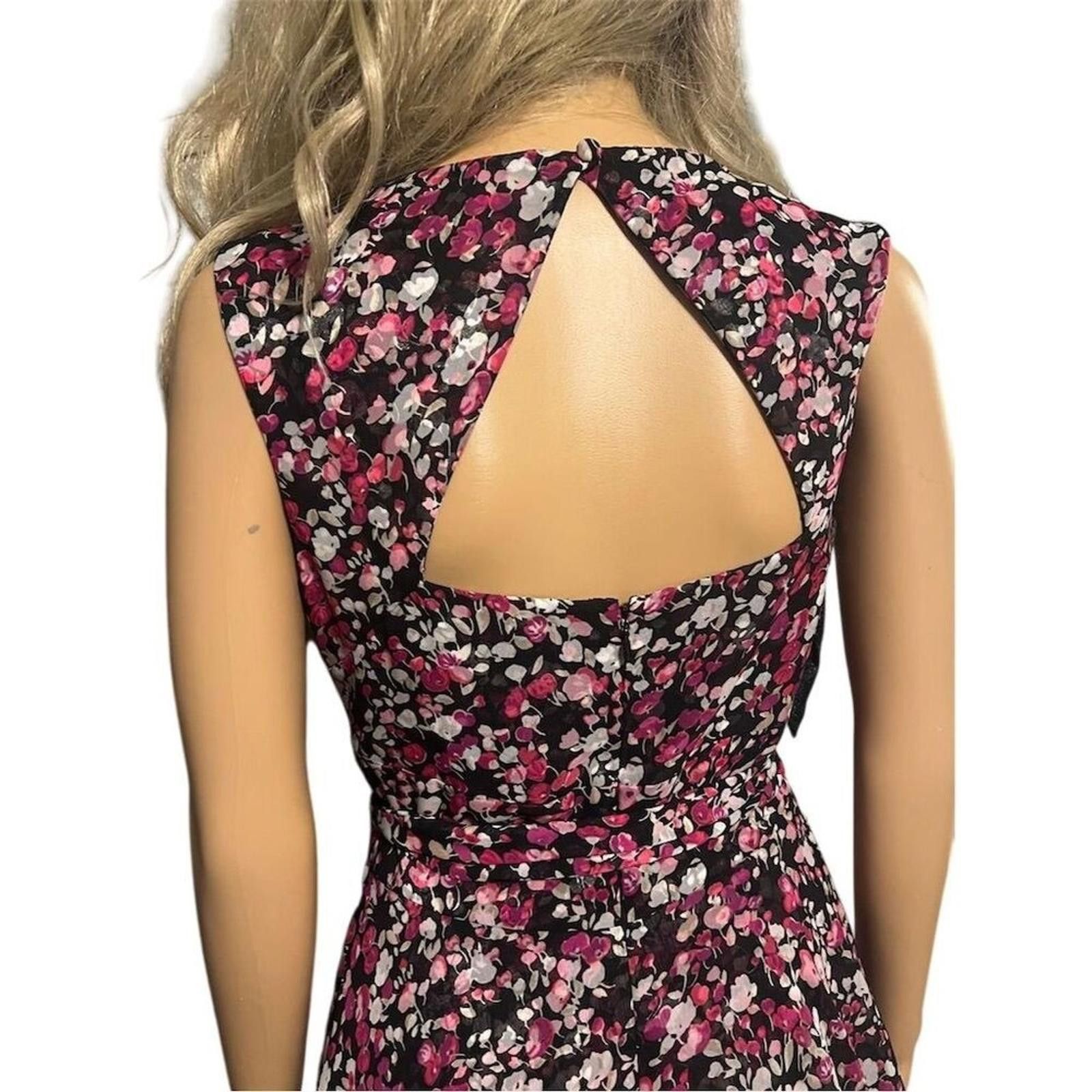 White House black market Fit Flare 4 Floral Black Feminine