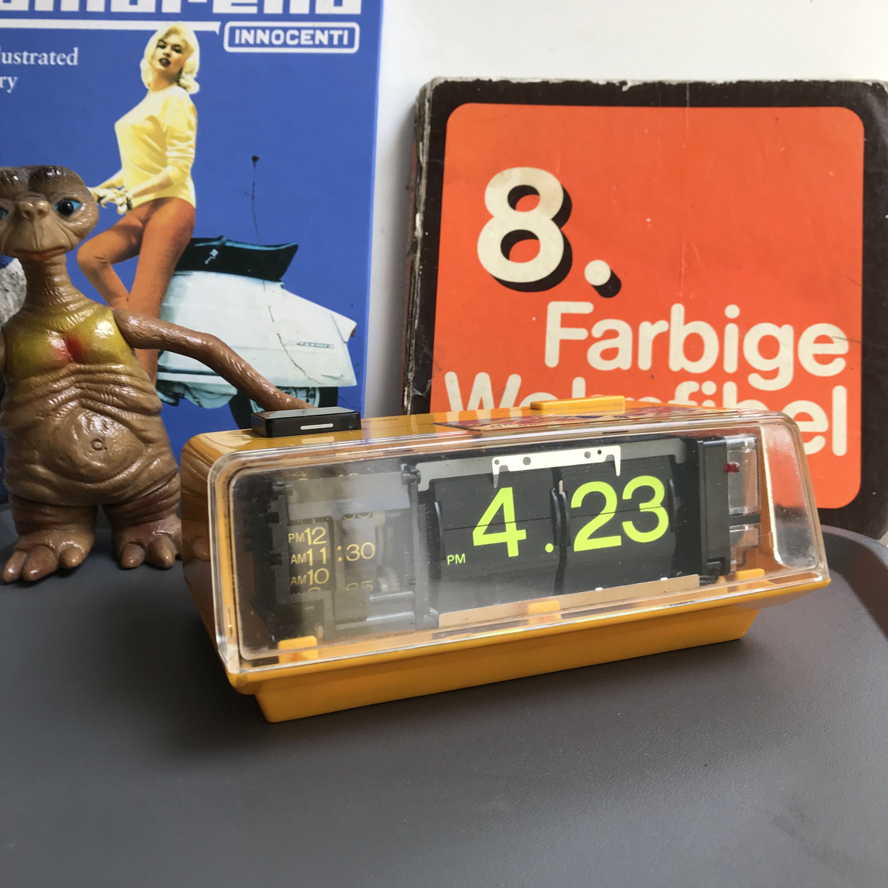 Vintage Vintage Hitachi Flip Clock flip flop clock Table Clock Size ONE SIZE - 4 Thumbnail