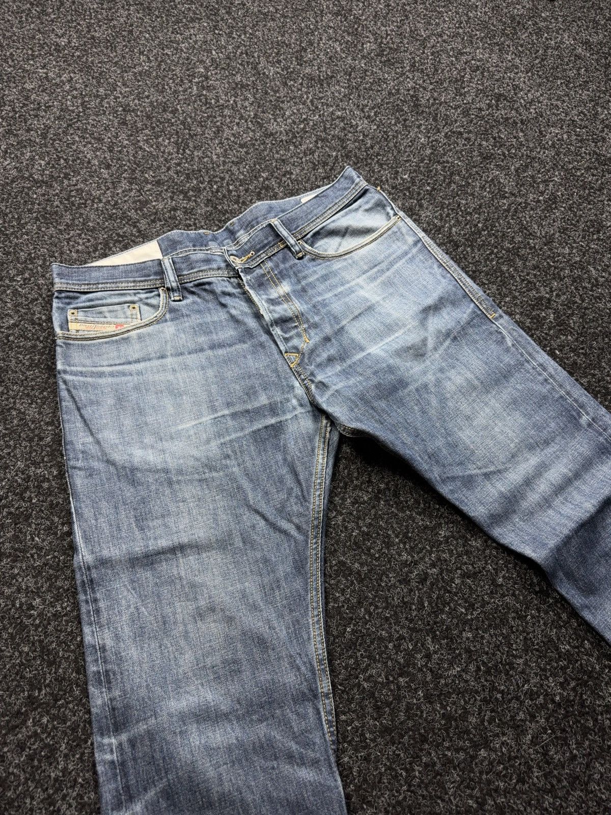 Diesel 00s Diesel Distressed Tepphar Slim Carrot Light Wash Jeans Size US 34 / EU 50 - 5 Thumbnail