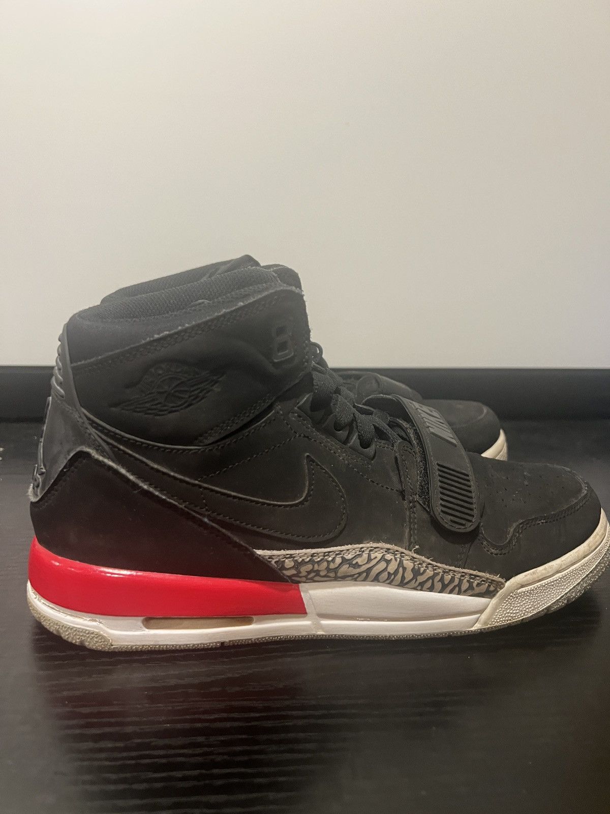 Nike SIZE 7 MEN - Air Jordan Legacy 312 Black Fire Red Size US 7 / EU 40 - 3 Thumbnail