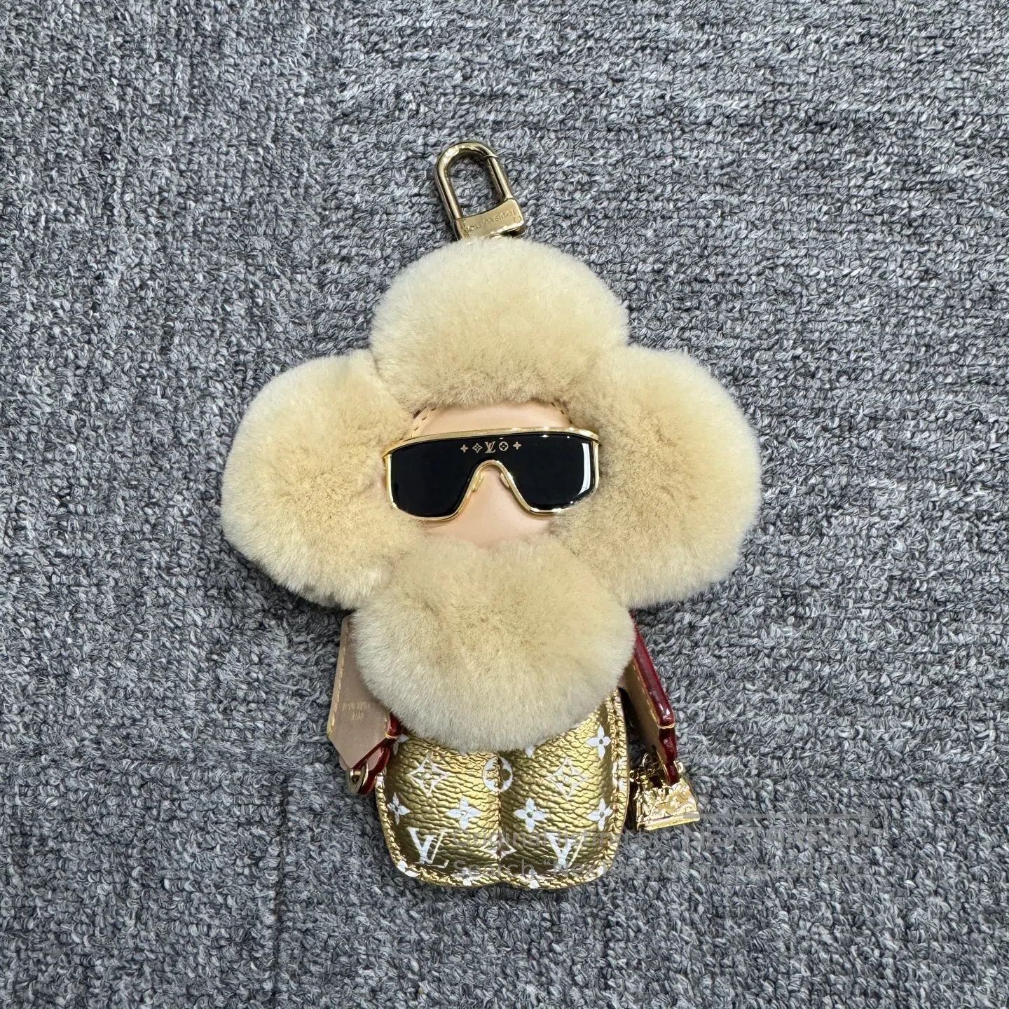 Louis Vuitton Louis Vuitton vivienne keychain| Size ONE SIZE - 1 Thumbnail