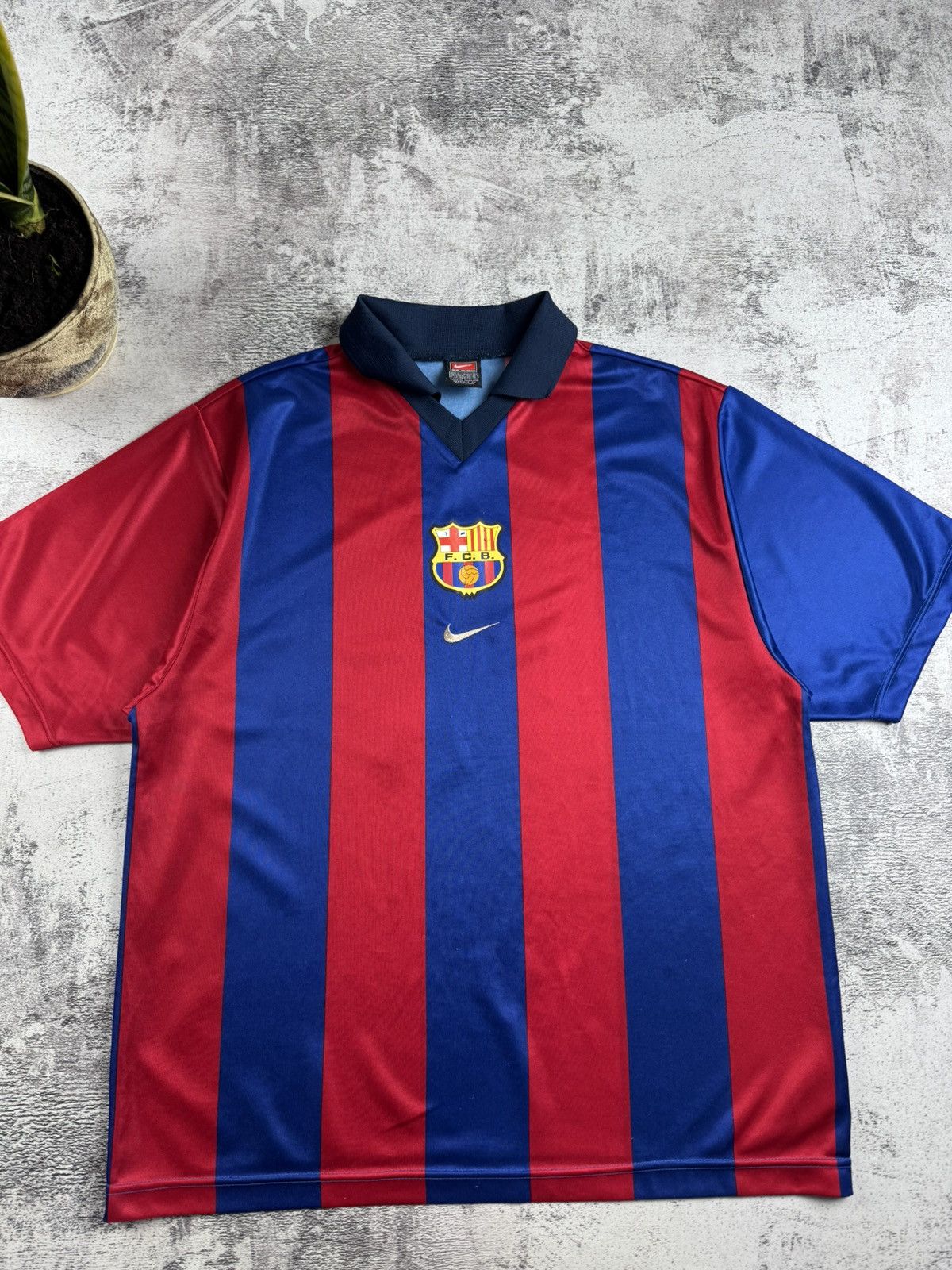 Nike BARCELONA GETHIN 2001/2002 Vintage Nike Soccer Football Football Shirt Jersey Size US L / EU 52-54 / 3 - 5 Thumbnail