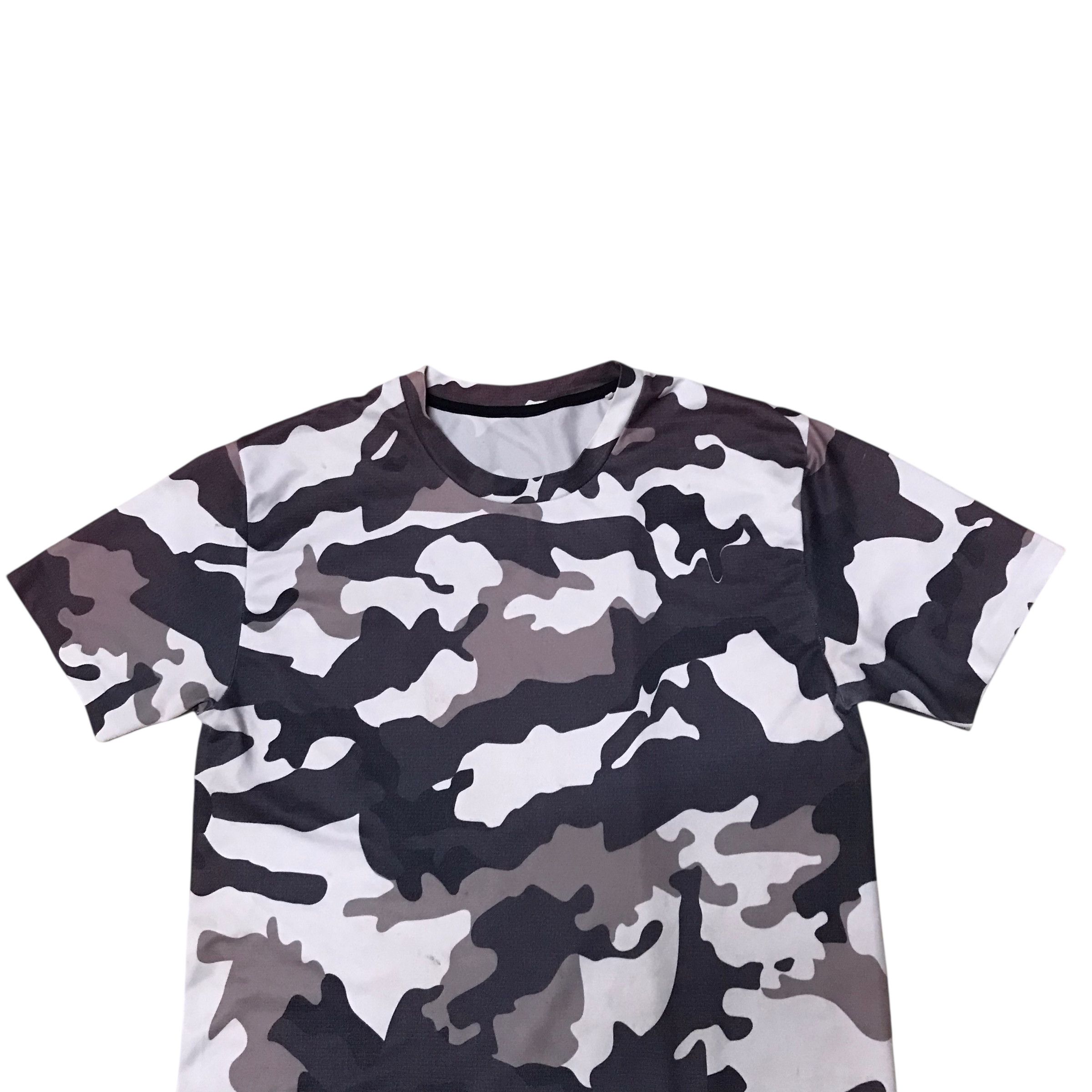 Oakley Vintage Oakley Camo Tshirt Size US M / EU 48-50 / 2 - 6 Thumbnail