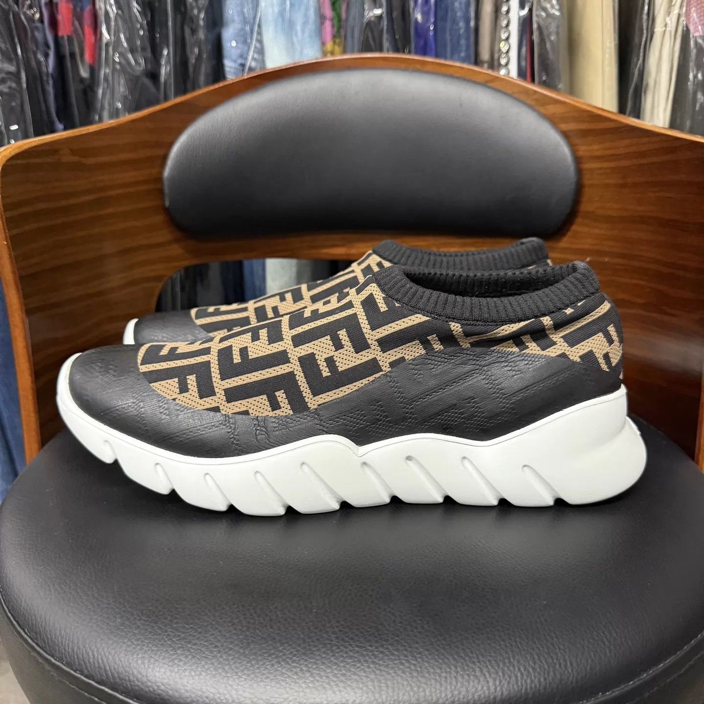 Fendi Fendi FF print casual sneakers US9/43 2x worn mint Size US 10 / EU 43 - 6 Thumbnail