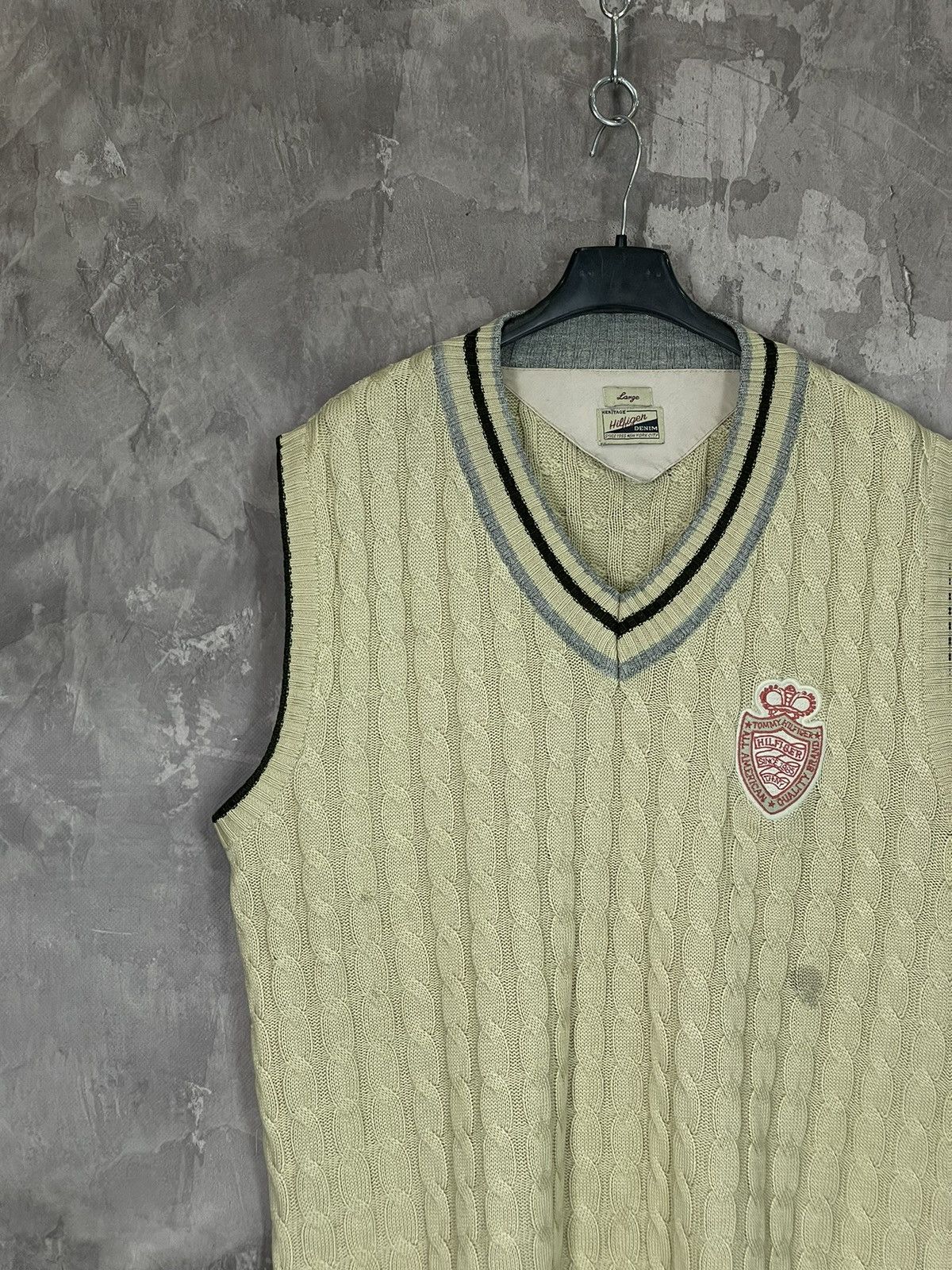 Tommy Hilfiger × Vintage Vintage 90s Tommy Hilfiger Dapper Cable Knit Sweater Vest Size US L / EU 52-54 / 3 - 3 Thumbnail