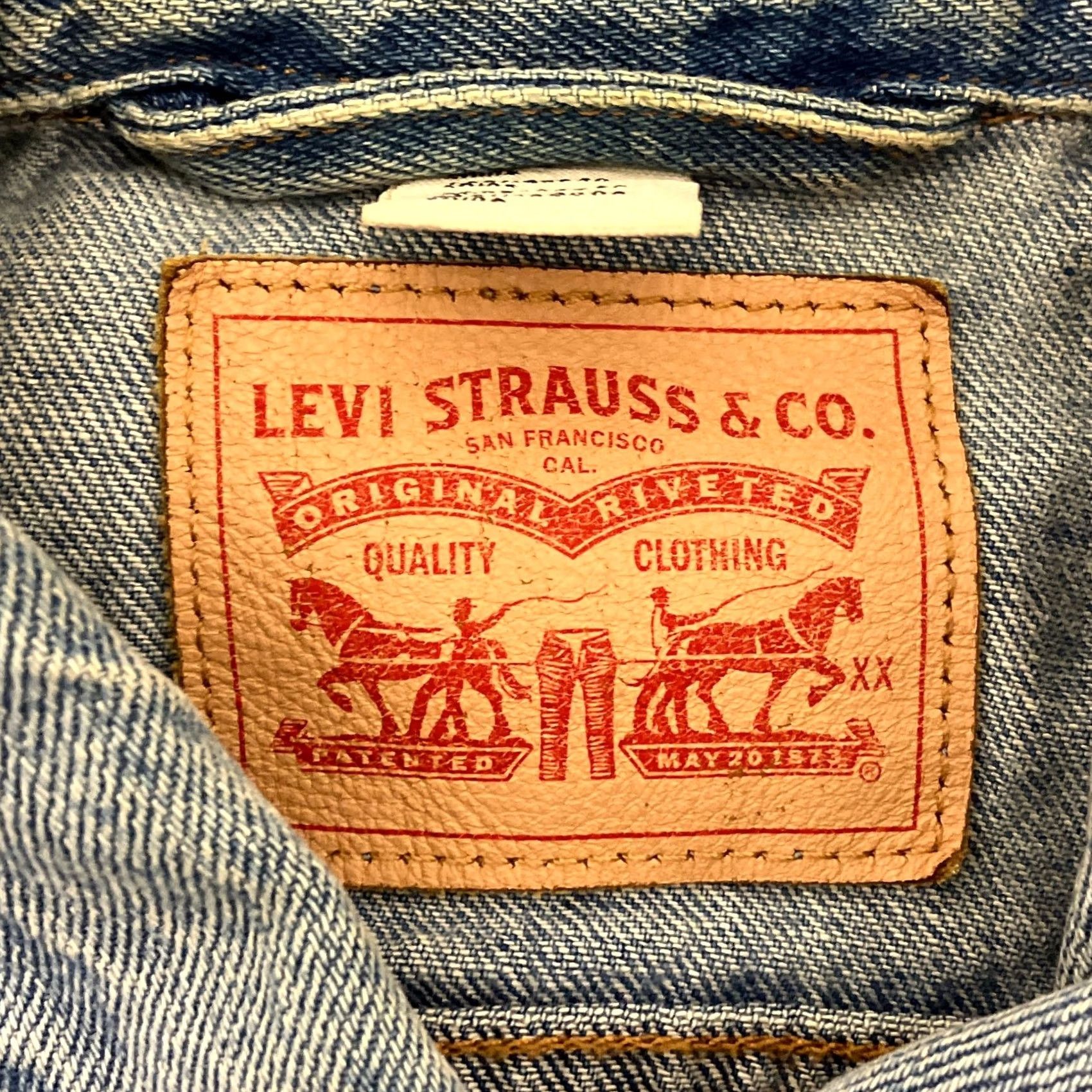 Levi's Levi’s Denim Jacket Womens Small Trucker Light Wash Fitted Red Tab Denim Jacket Blues Size S / US 4 / IT 40 - 5 Thumbnail