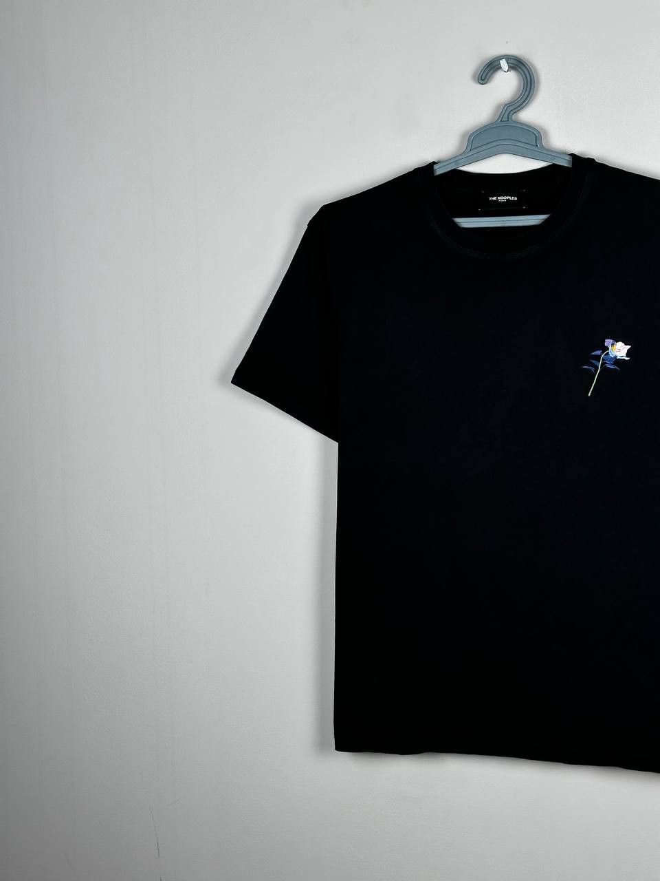 The Kooples The Kooples Black Embroidered Flower T Shirt Streetwear Size US L / EU 52-54 / 3 - 3 Thumbnail