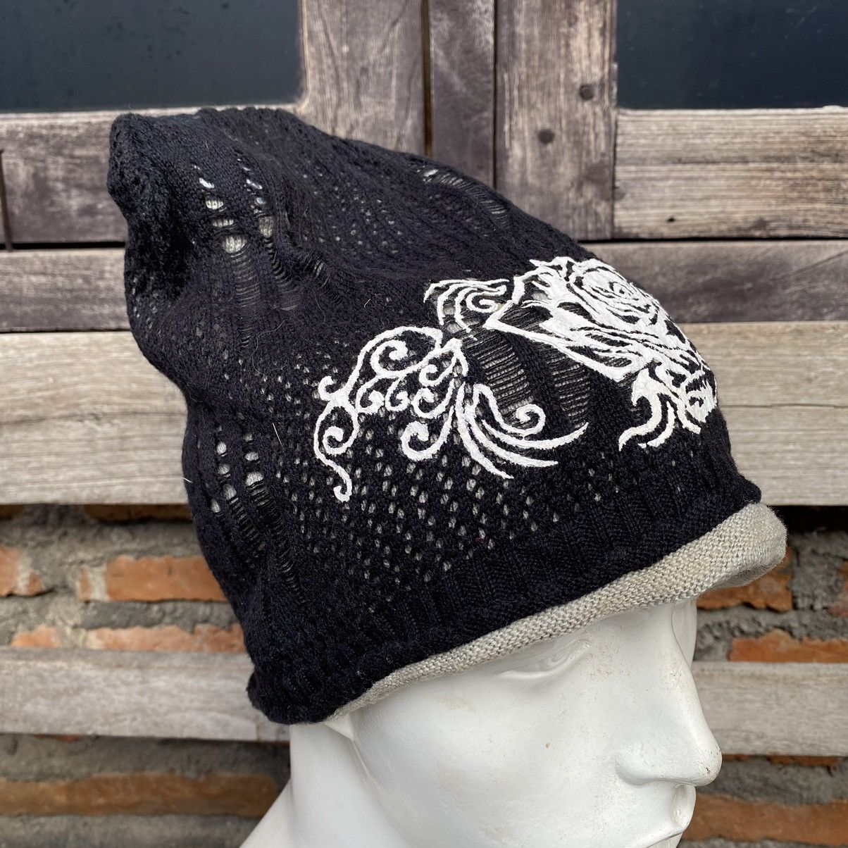 If Six Was Nine × Japanese Brand × Le Grande Bleu (L.G.B.) ROSES & TRIBAL UNIQUE BEANIE HATS Size ONE SIZE - 5 Thumbnail