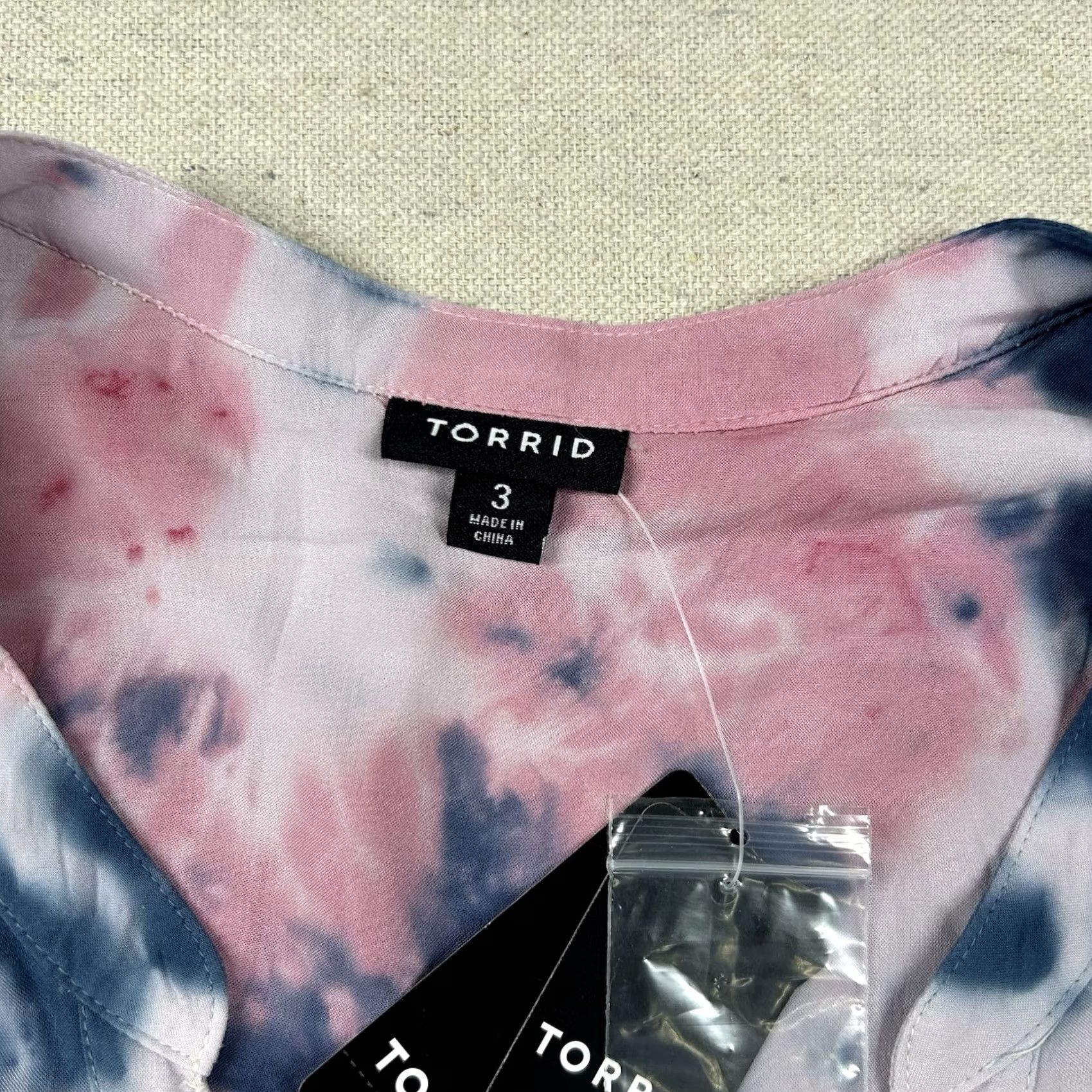 Torrid Torrid Top Womens 3X Button-Up Rayon Tie-Dye Challis Lightweight Plus Shirt Womens Short Sleeve V-Neck Geometric Pattern Multicolor Size XXL / US 16-18 / IT 52-54 - 3 Thumbnail