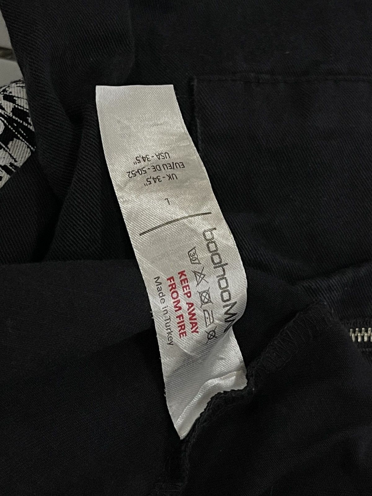 Other BOOHOOMAN MAN OFFICIAL TWILL CARGO BUTTERFLY PRINT TROUSER Size US 32 / EU 48 - 9 Thumbnail