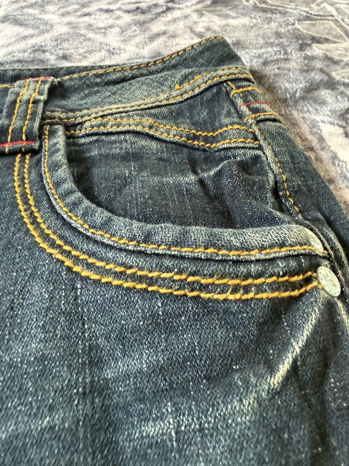 If Six Was Nine B.C.B.G Japan Gun Pocket Muddy Wash Flared Jeans Size US 29 - 11 Thumbnail