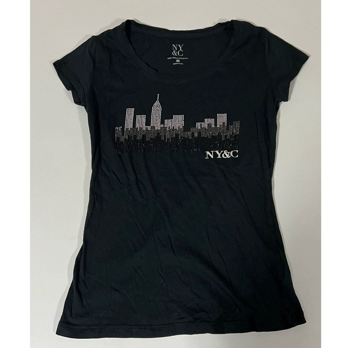 Jones New York Black Diamond NYC City Skyline Graphic T-Shirt Top Tee XS 🖤 Size XS / US 0-2 / IT 36-38 - 2 Thumbnail