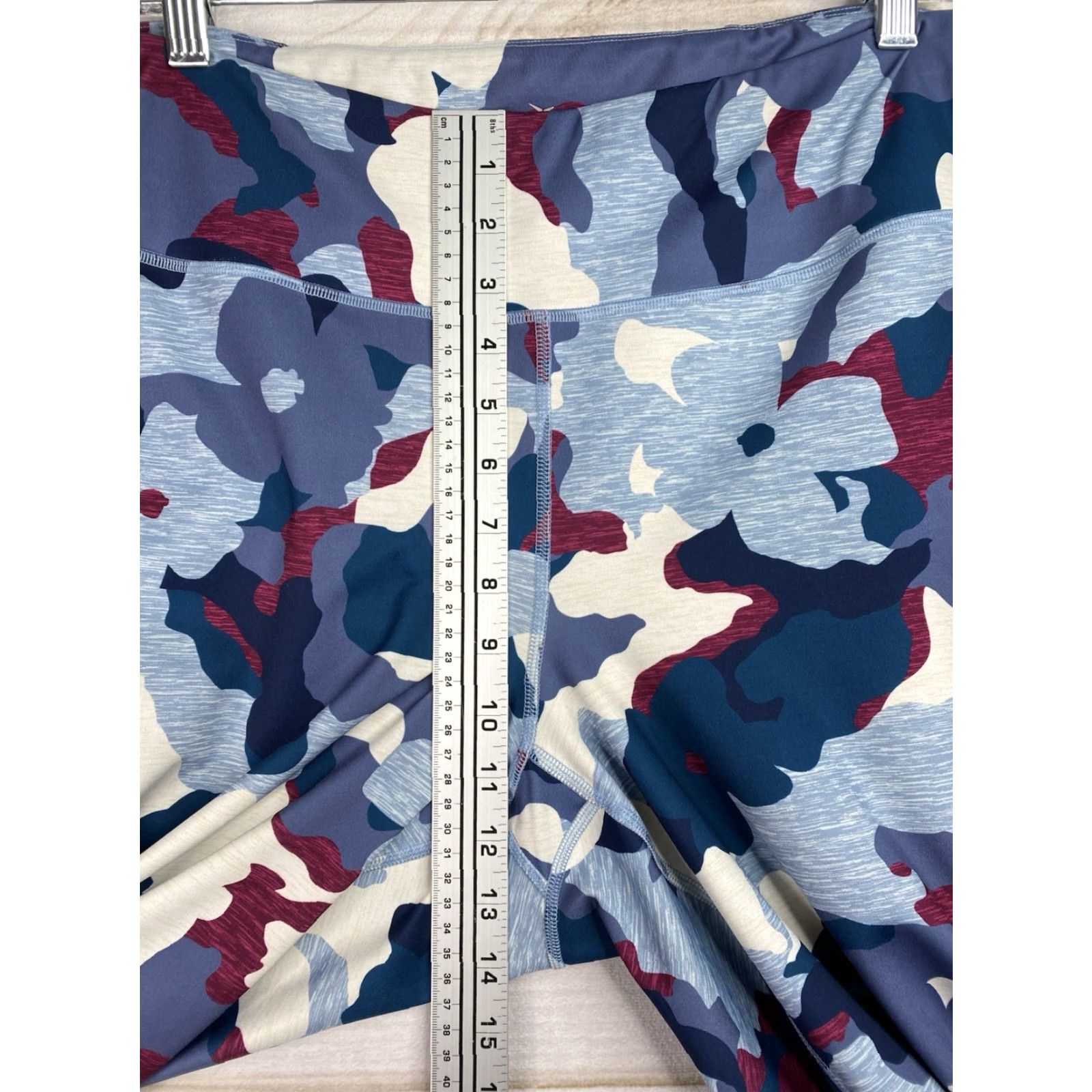 Old Navy Old Navy Womens Leggings XXL Multicolor Camo Floral Go Dry Pockets Pull On Gym Size 40" / US 18 - 6 Thumbnail