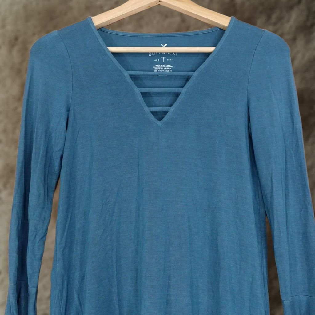 American Eagle Outfitters American Eagle Outfitters T-Shirt Womens XS Blue V-Neck Bell Sleeve Jersey Pullover Soft & Sexy Slim Size XS / US 0-2 / IT 36-38 - 1 Thumbnail
