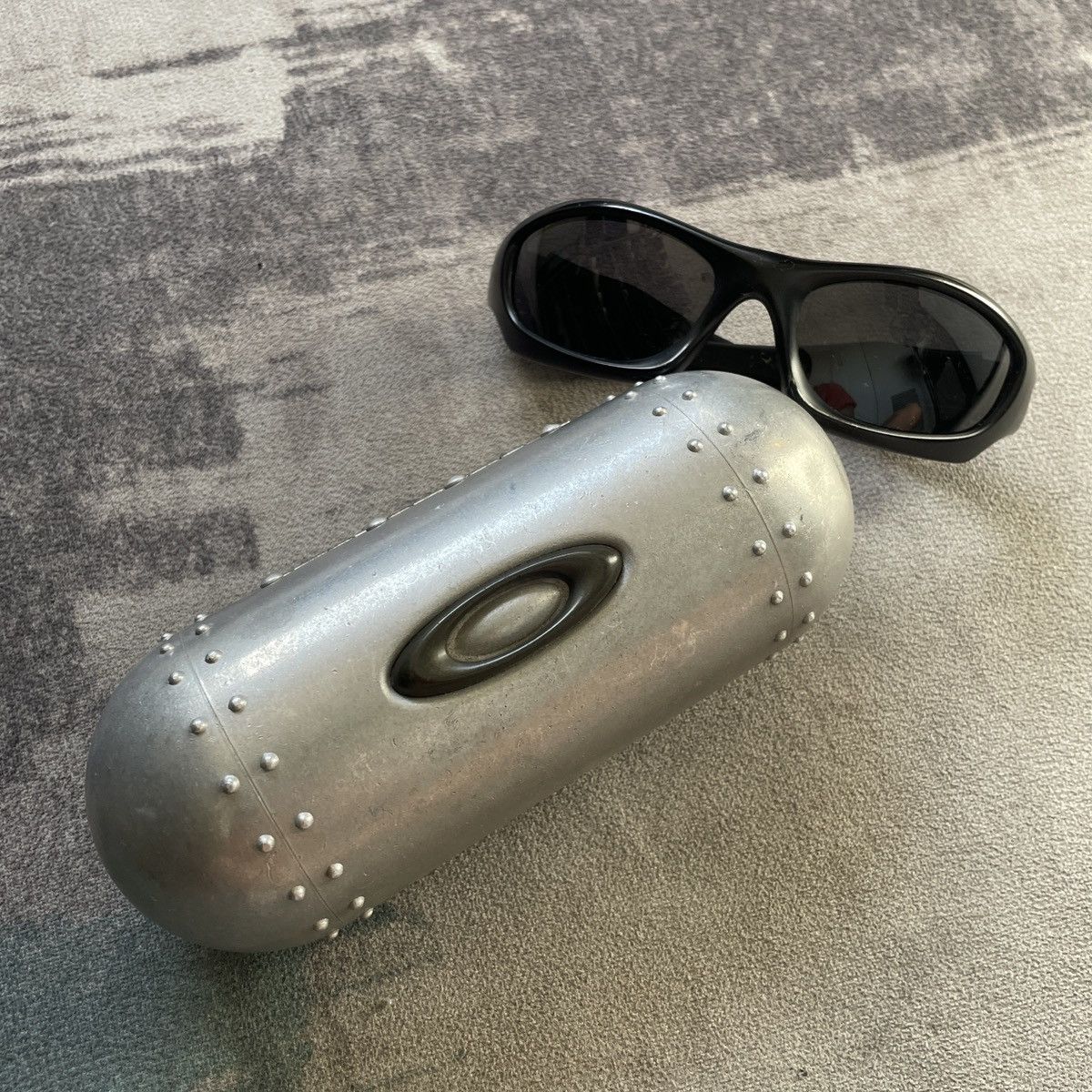 image of Oakley Monster Dog And Capsule Case in Black, Men's (Size 40)