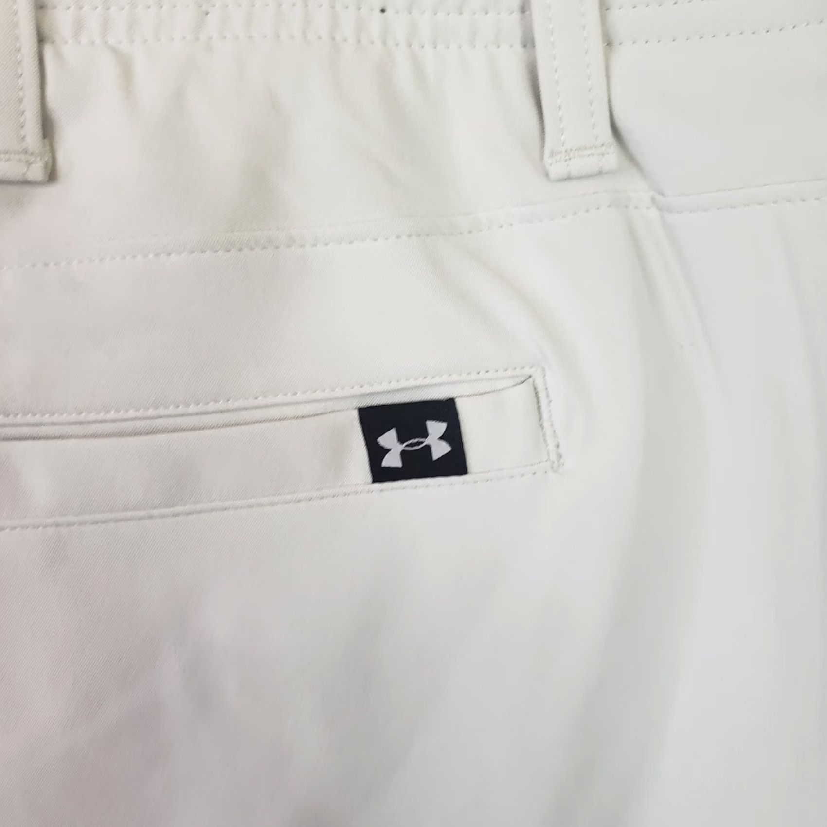Under Armour Under Armour Shorts Casual Men's 40x10 Khaki Beige Polyester Spandex Relaxed Inseam 10" Cargo Button Zipper Logo Breathable EUC Size US 40 / EU 56 - 7 Thumbnail