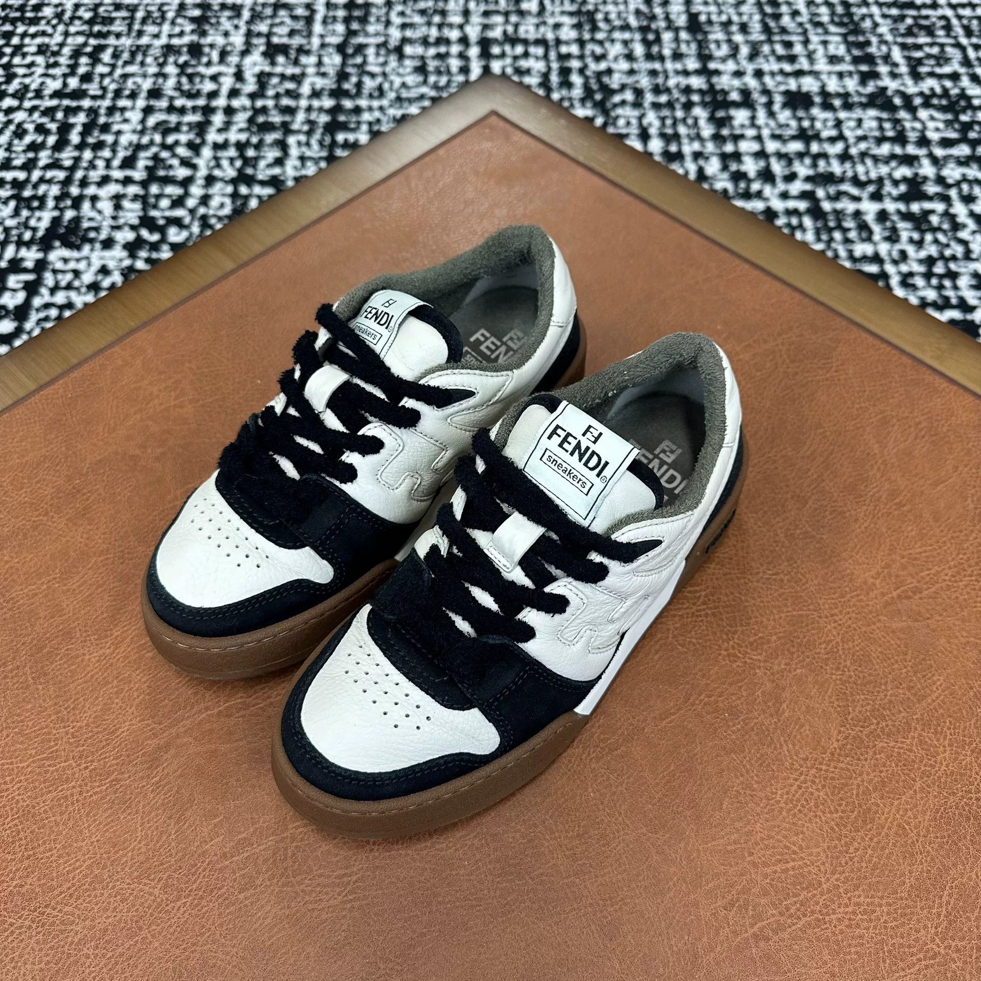 Fendi Fendi Casual Black Lowtop Sneakers it_37 Women Size US 7 / IT 37 - 1 Thumbnail
